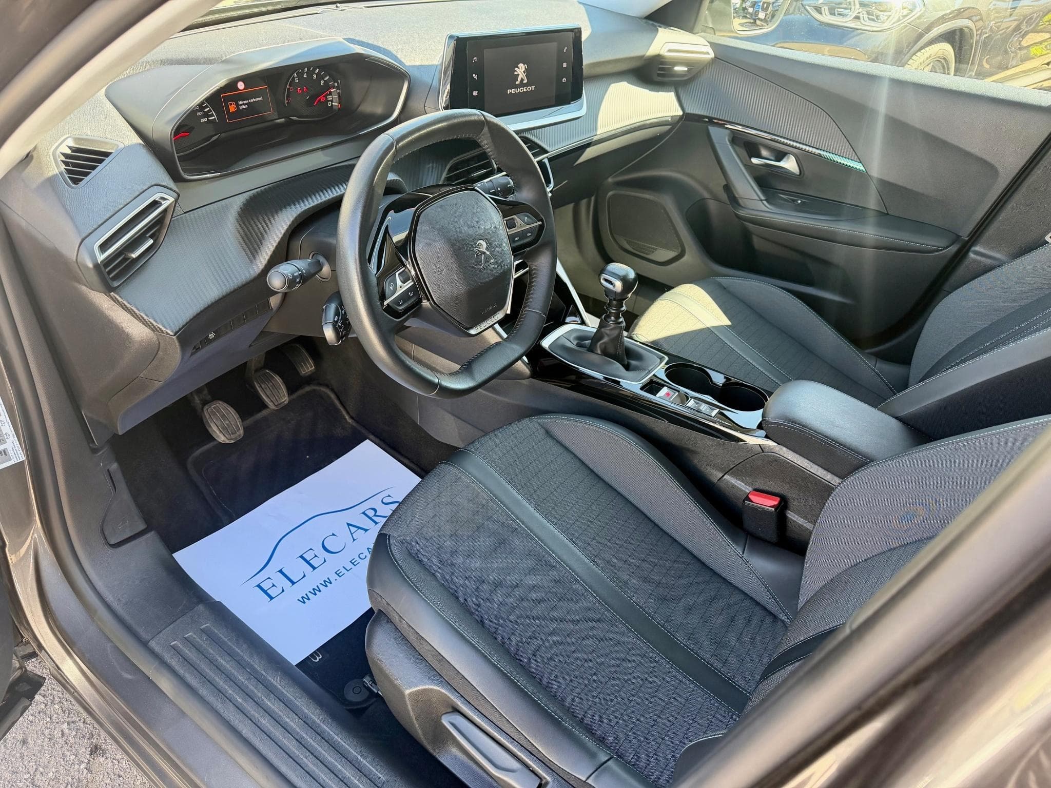 Peugeot 2008 1.2 PureTech 100 Allure (2022) - Foto 7