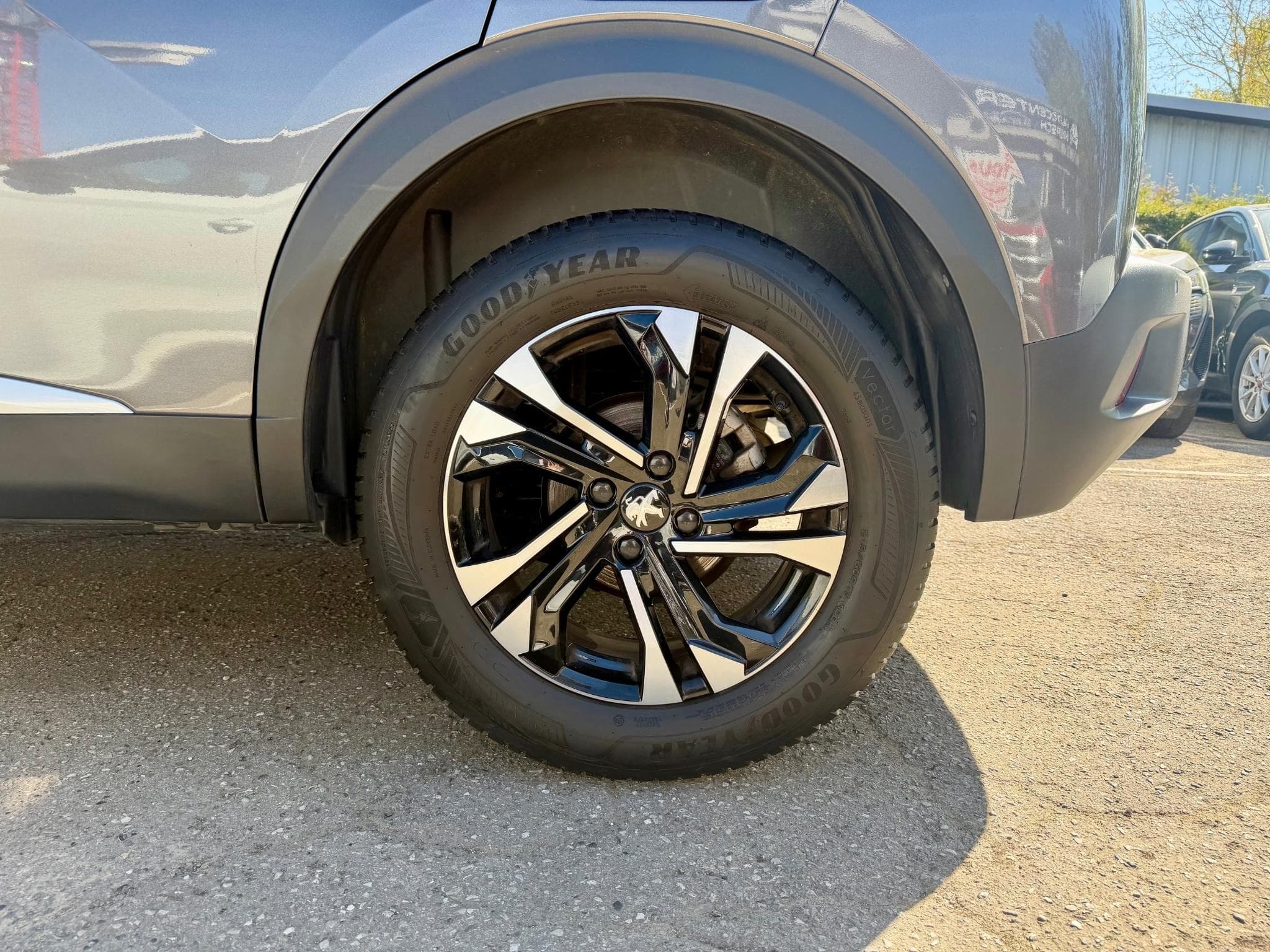 Peugeot 2008 1.2 PureTech 100 Allure (2022) - Foto 15