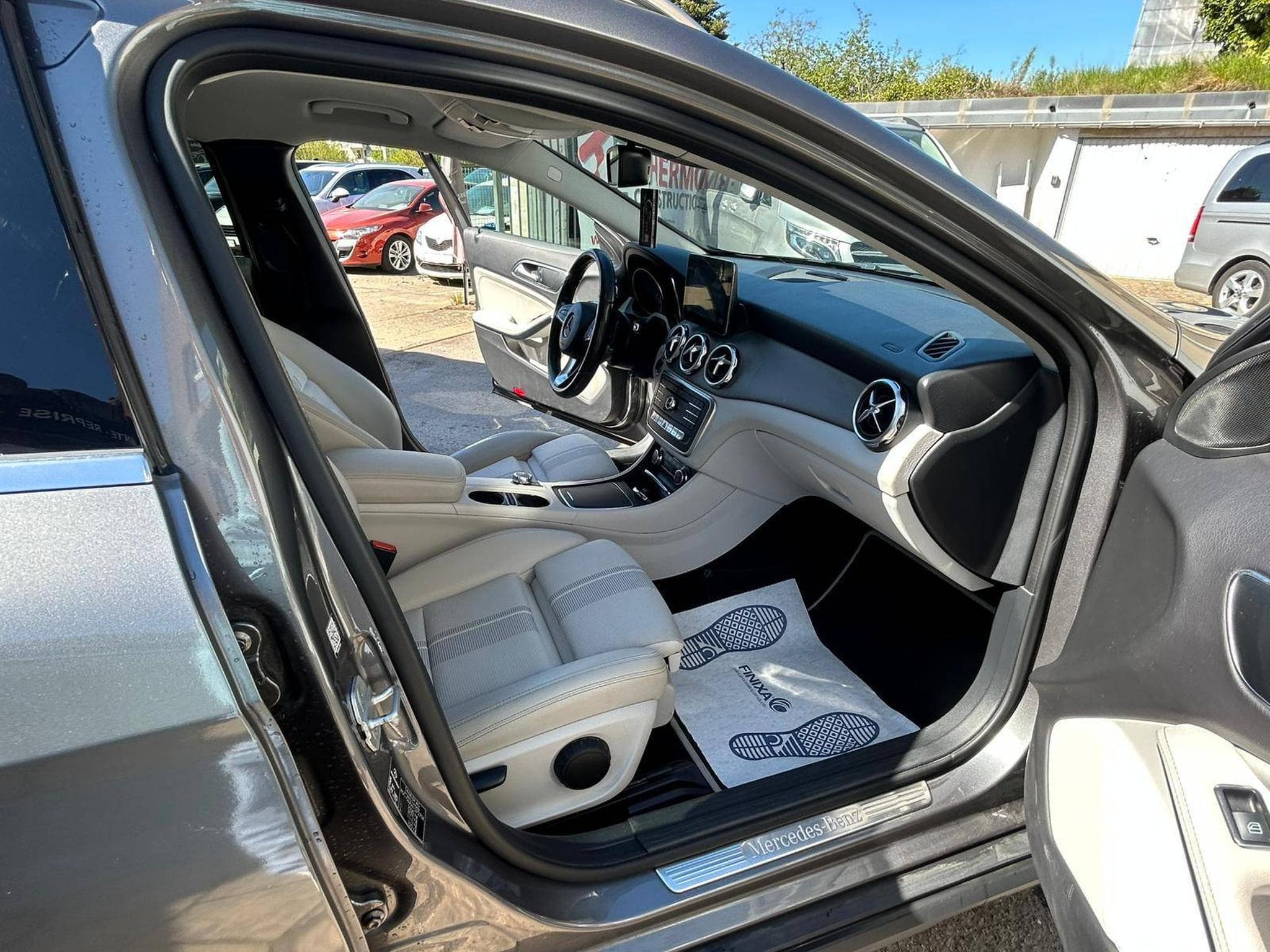 Mercedes GLA 200 CDI 7G-TRONIC 136CV (2017) - Photo 13