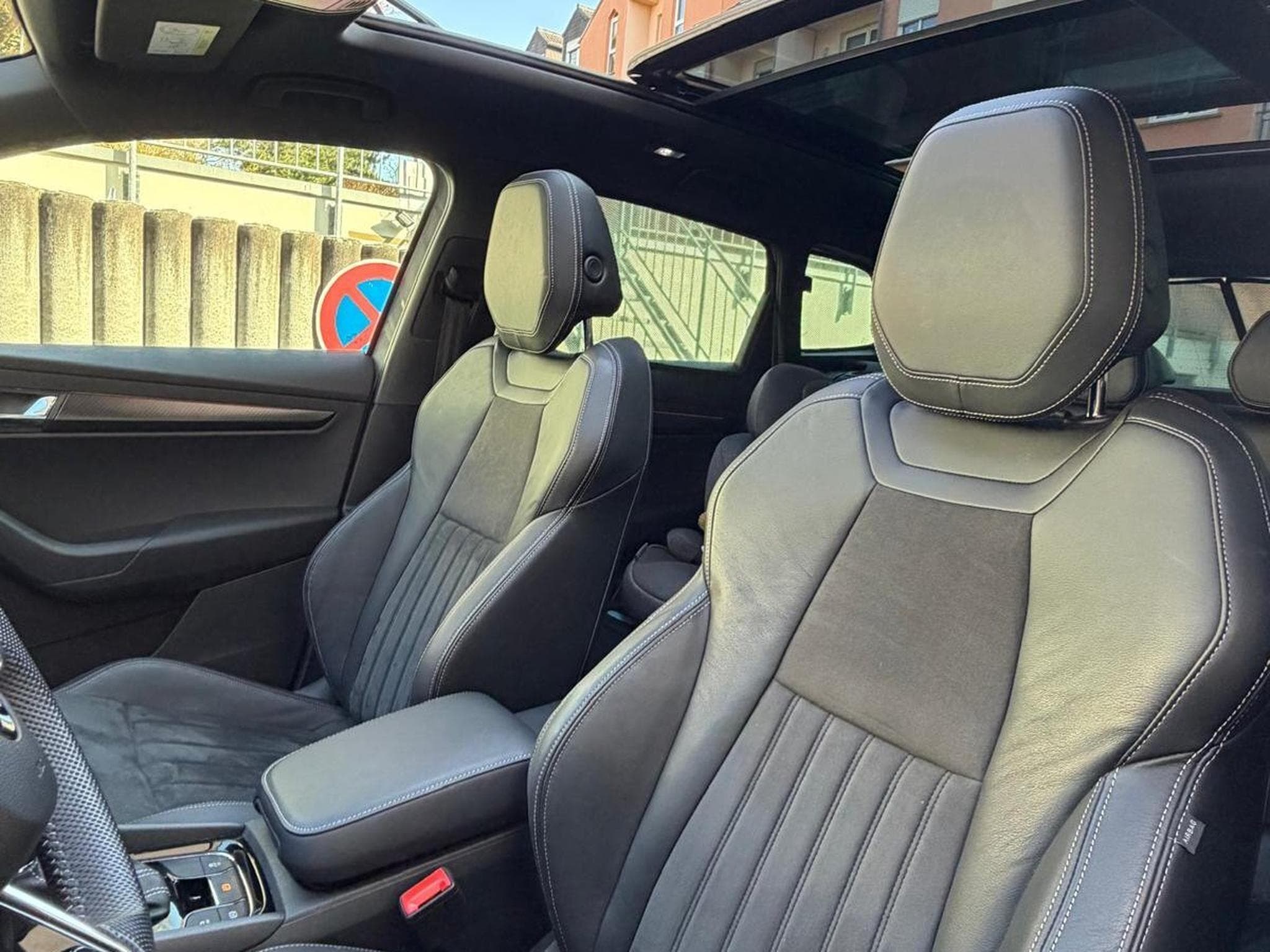 Skoda Karoq Sportline/DSG/4x4/Pano/Camera/ACC/Towbar (2023) - Photo 8