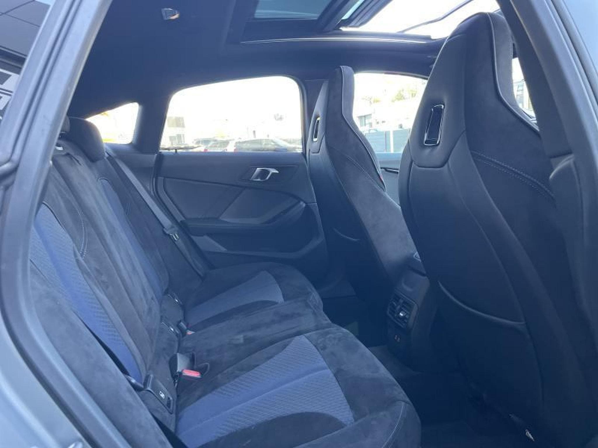 BMW 218 Gran Coupé i Pack M Auto Frozen Grey Toit Ouvrant (2024) - Foto 5