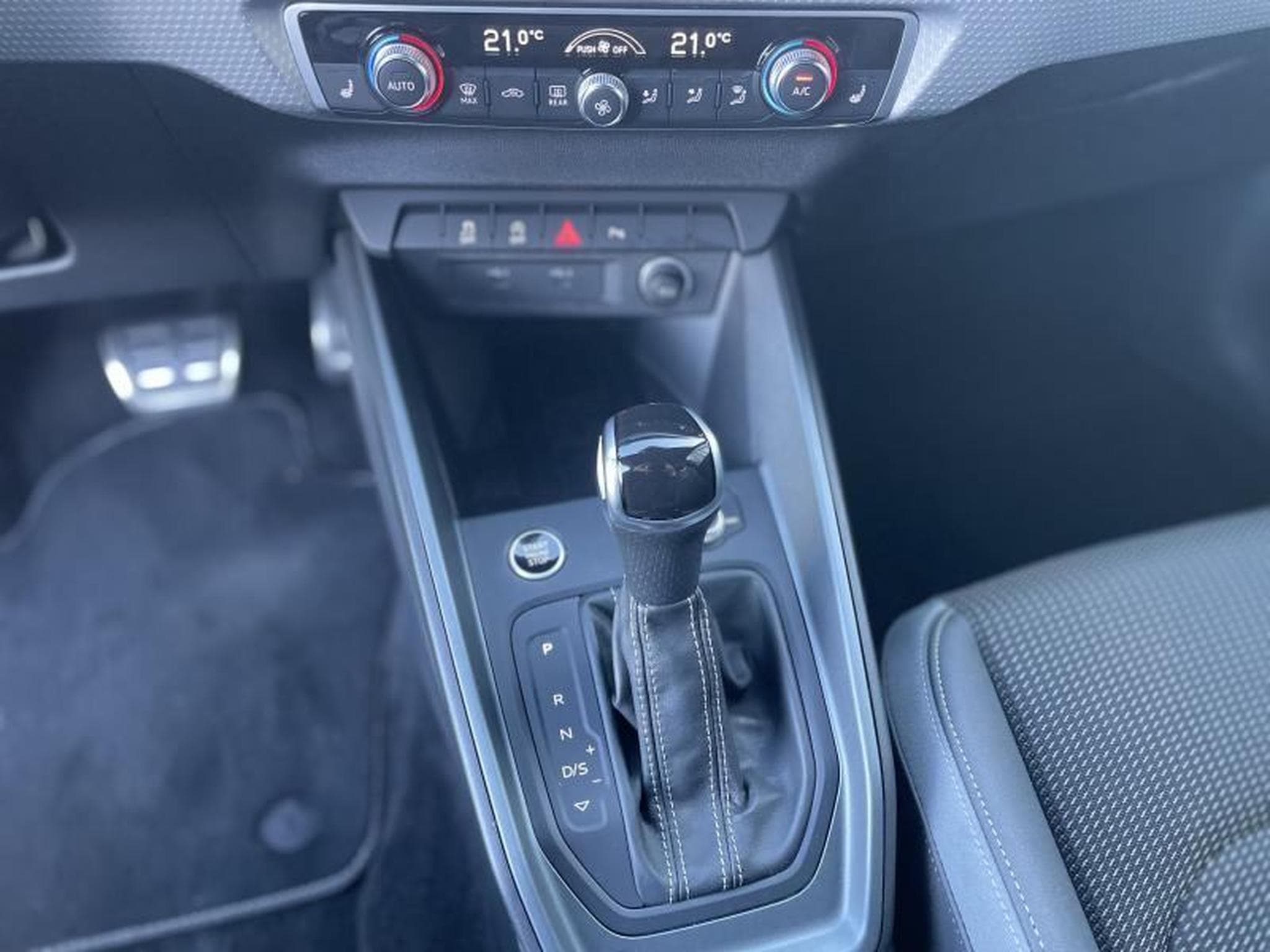 Audi A1 Sportback 30 TFSI S-tronic S-Line (2021) - Foto 9