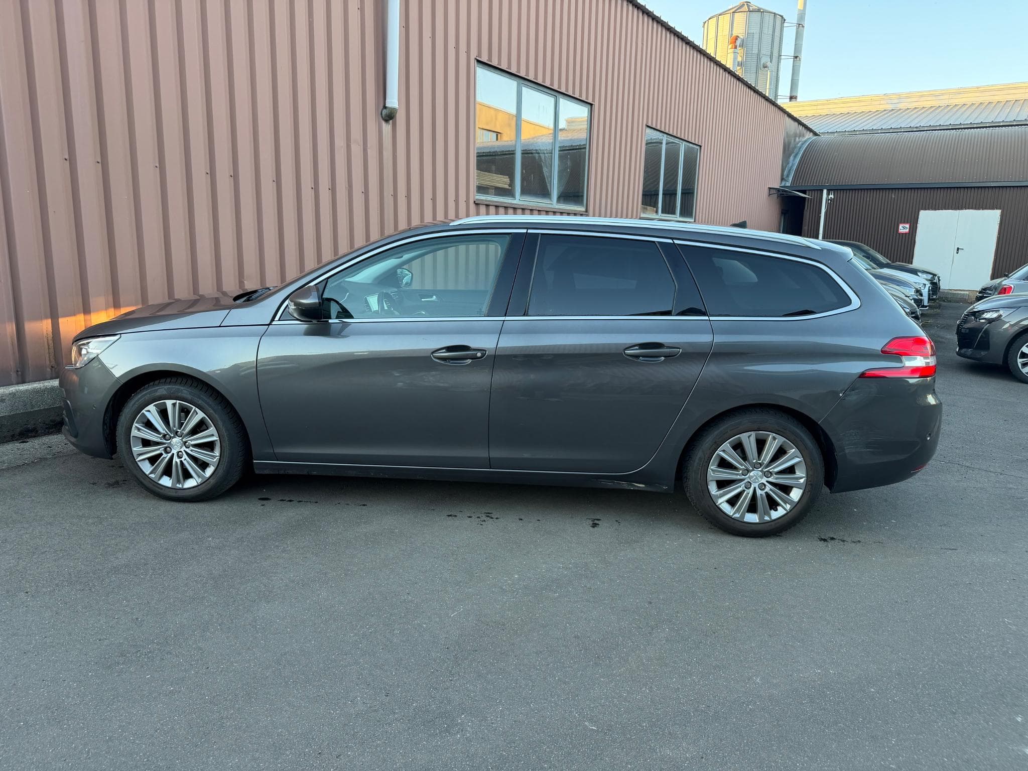 Peugeot 308 SW 1.5 HDI 130CH ALLURE (2020) - Photo 5