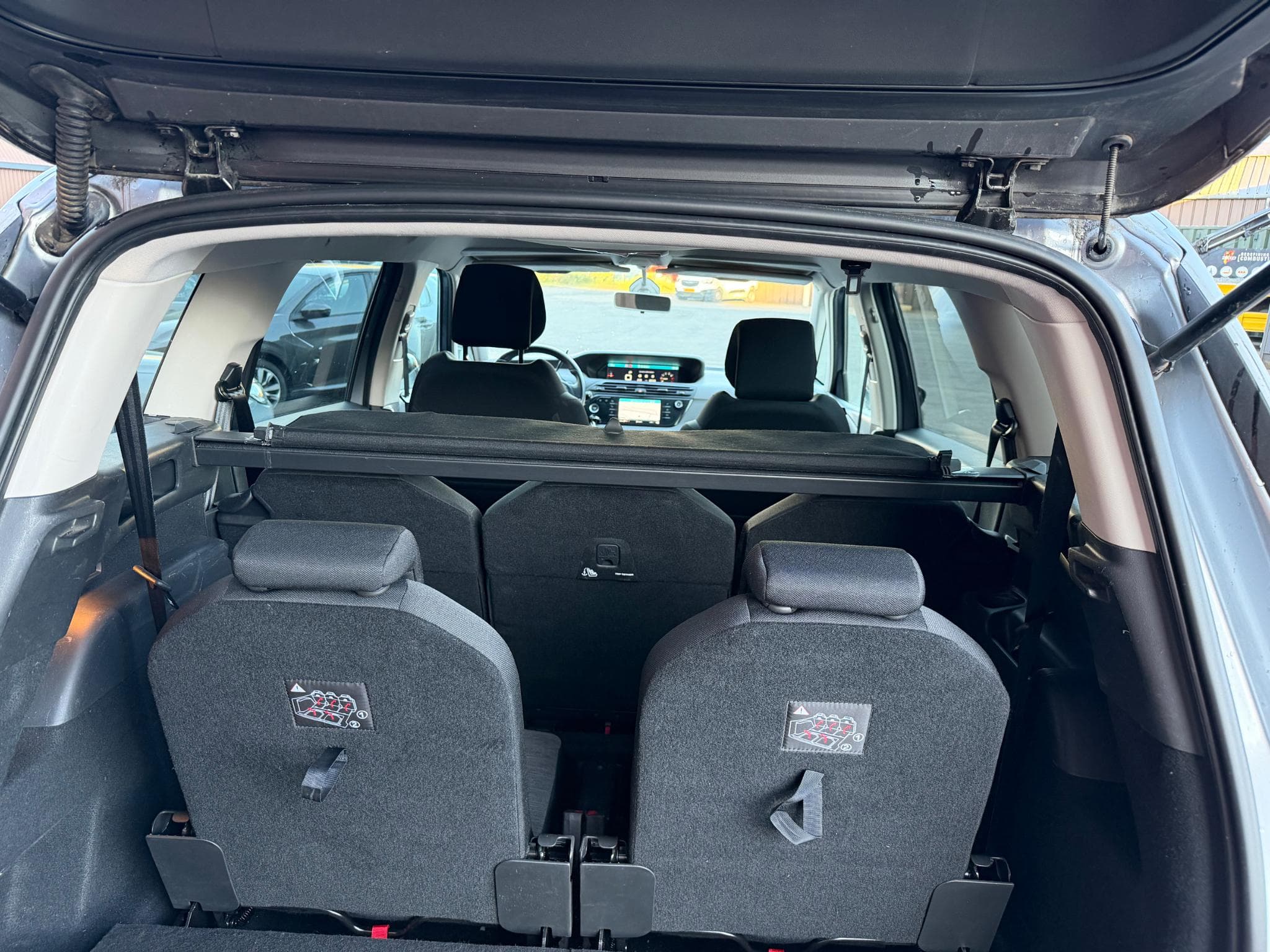 Citroën C4 Grand SpaceTourer 1.5 HDI 130CH EAT8 7 PLACES FEEL (2021) - Photo 4