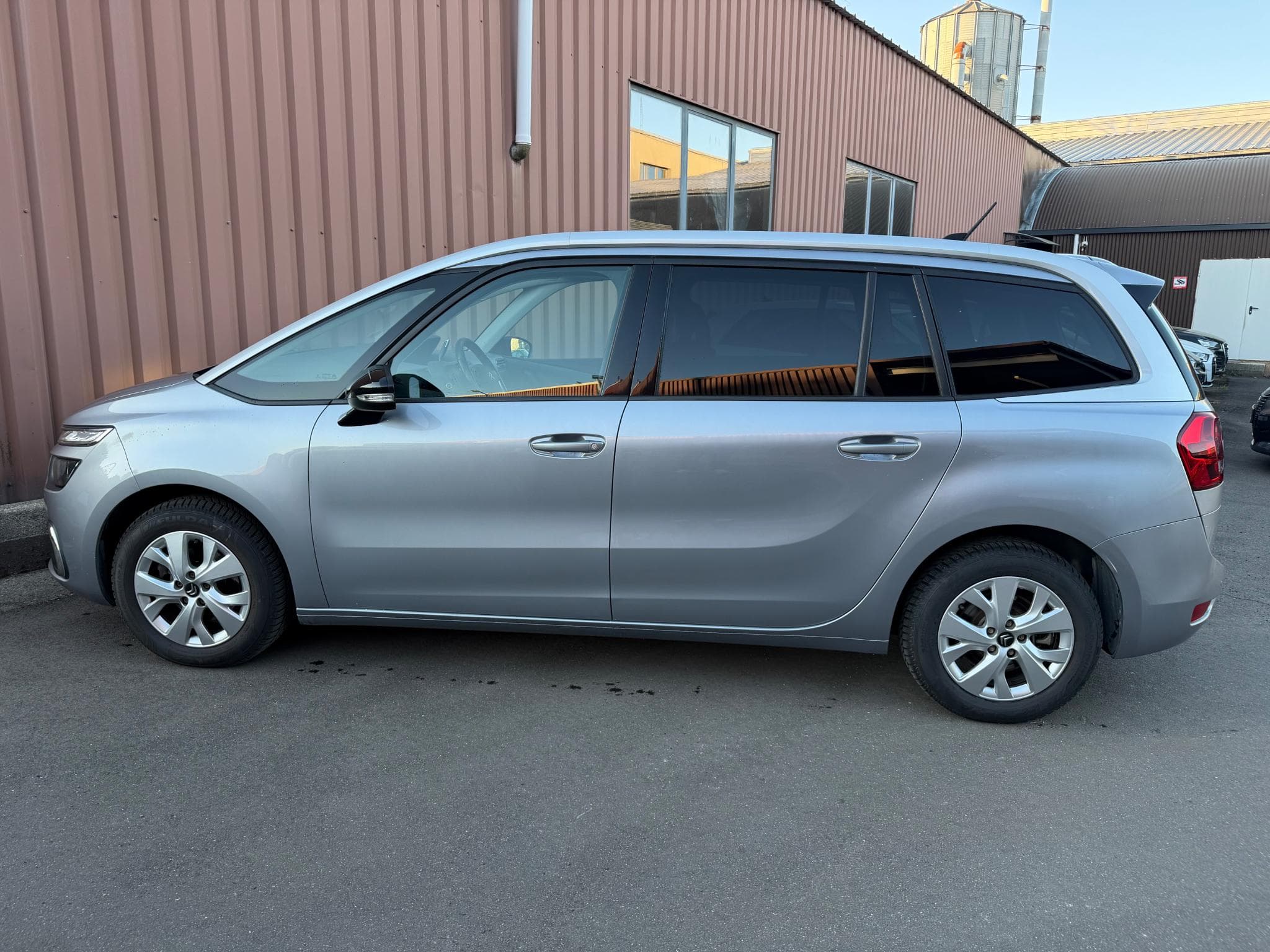 Citroën C4 Grand SpaceTourer 1.5 HDI 130CH EAT8 7 PLACES FEEL (2021) - Photo 5