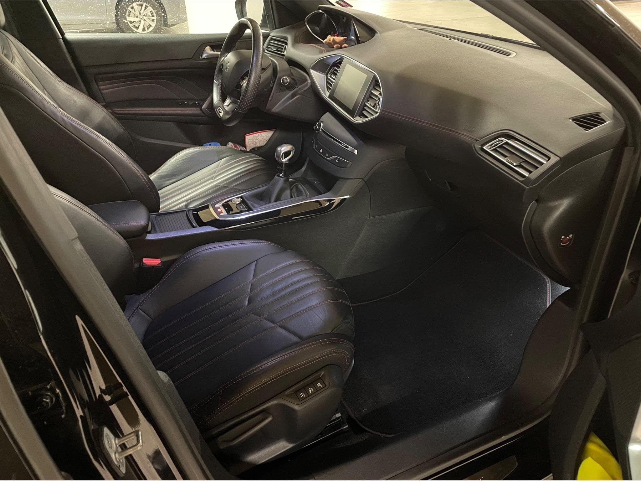 Peugeot 308 sw GT (2017) - Photo 4