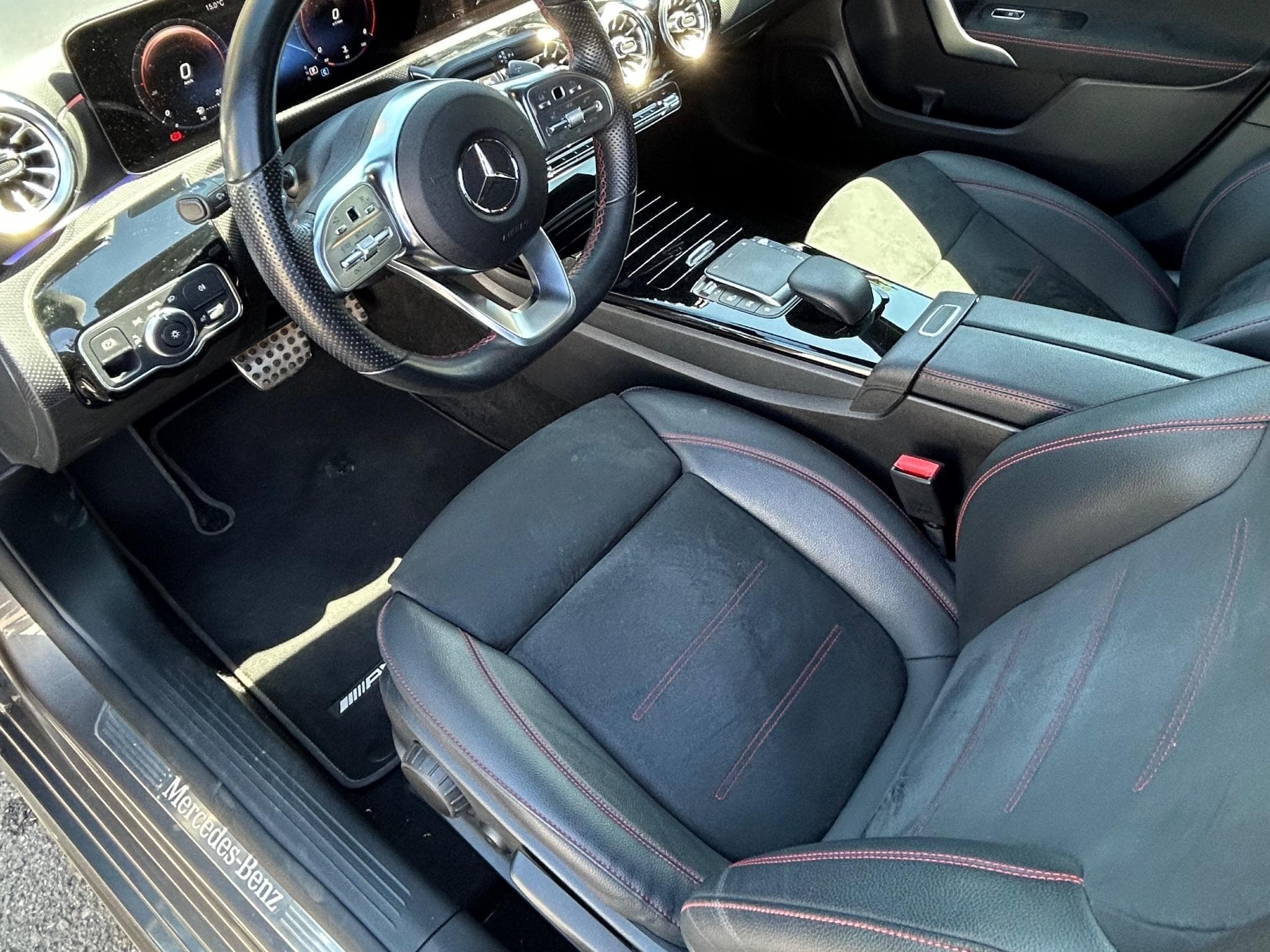 Mercedes A 200 d 4Matic AMG MBLED Keyl RFK Dist (2023) - Photo 9