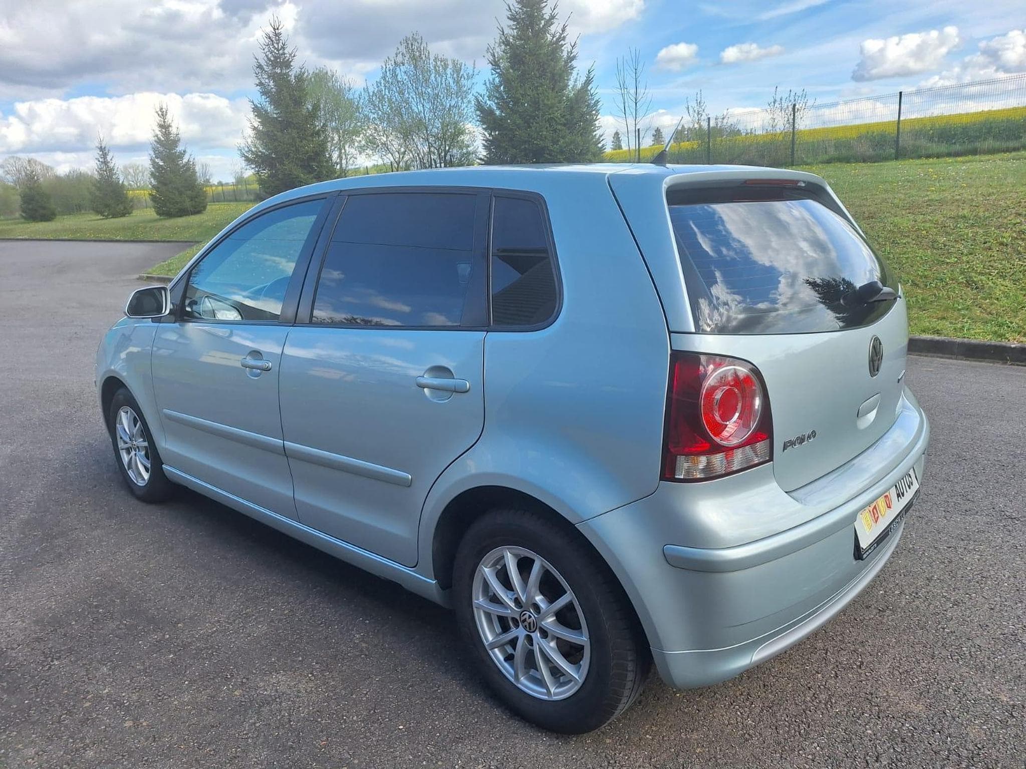 VW Polo IV ph.2 1.4 Tdi 80ch bluemotion (2008) - Photo 5