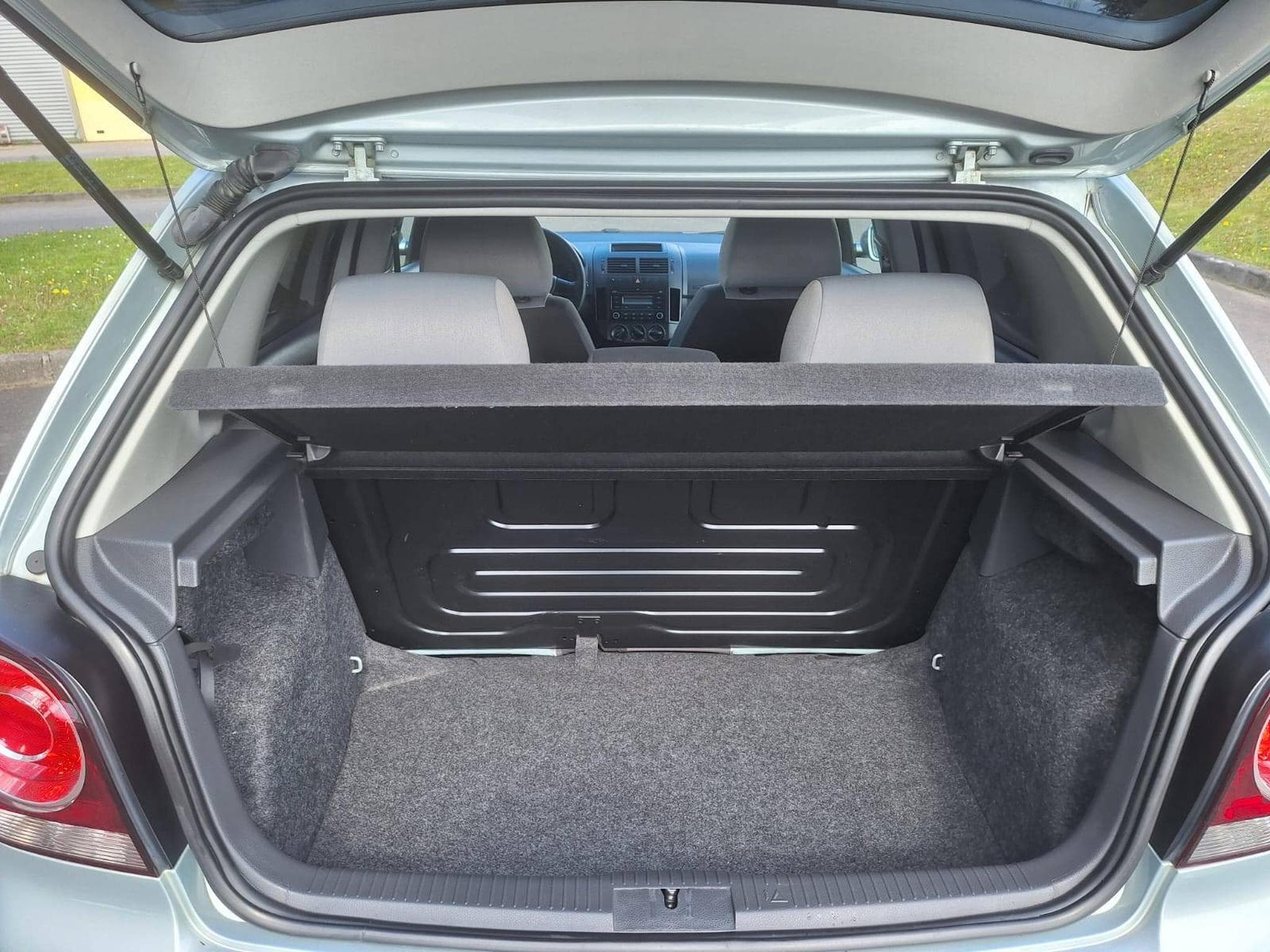 VW Polo IV ph.2 1.4 Tdi 80ch bluemotion (2008) - Photo 14