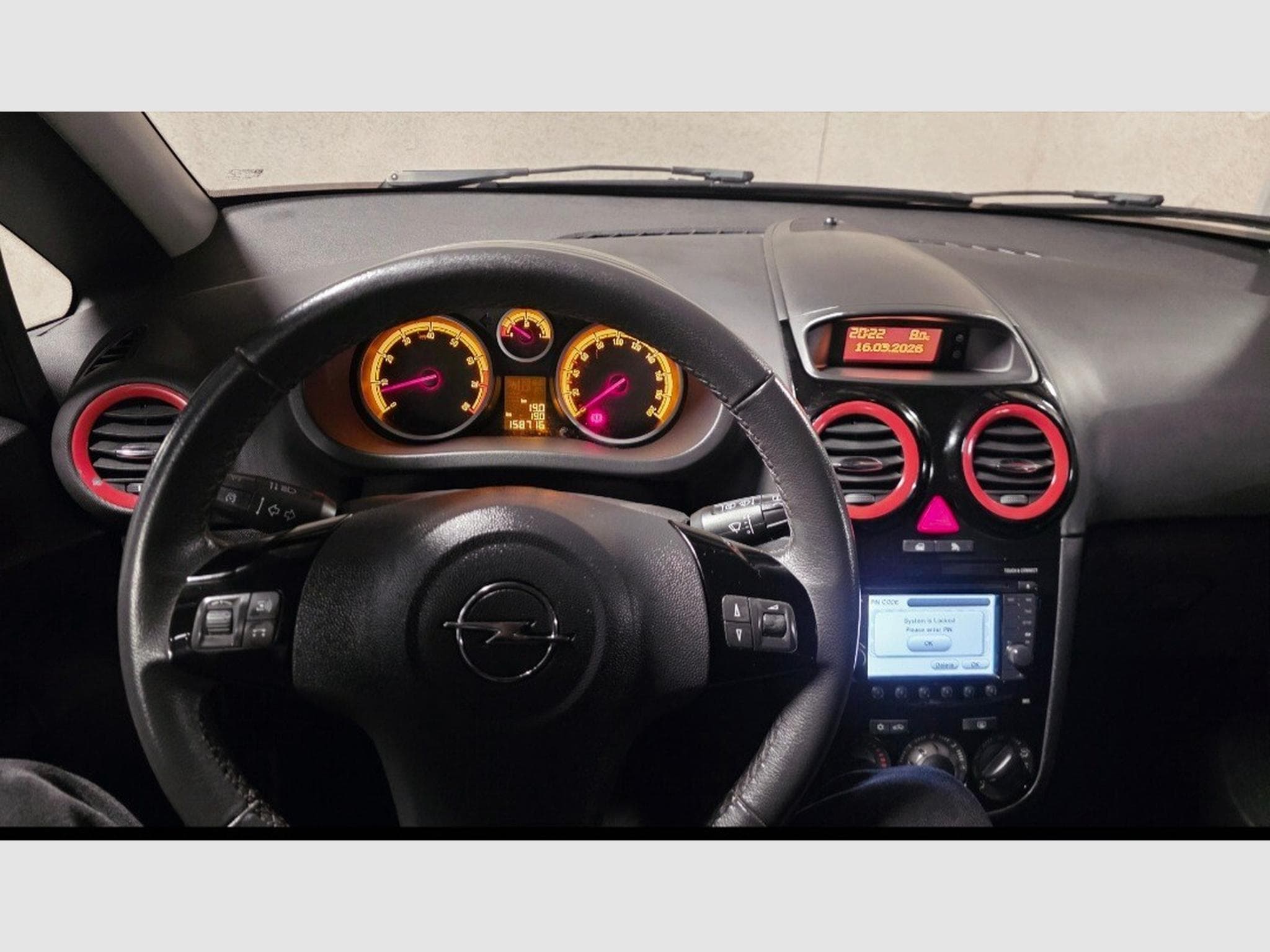 Opel Corsa 1.4 essence (2014) - Photo 7