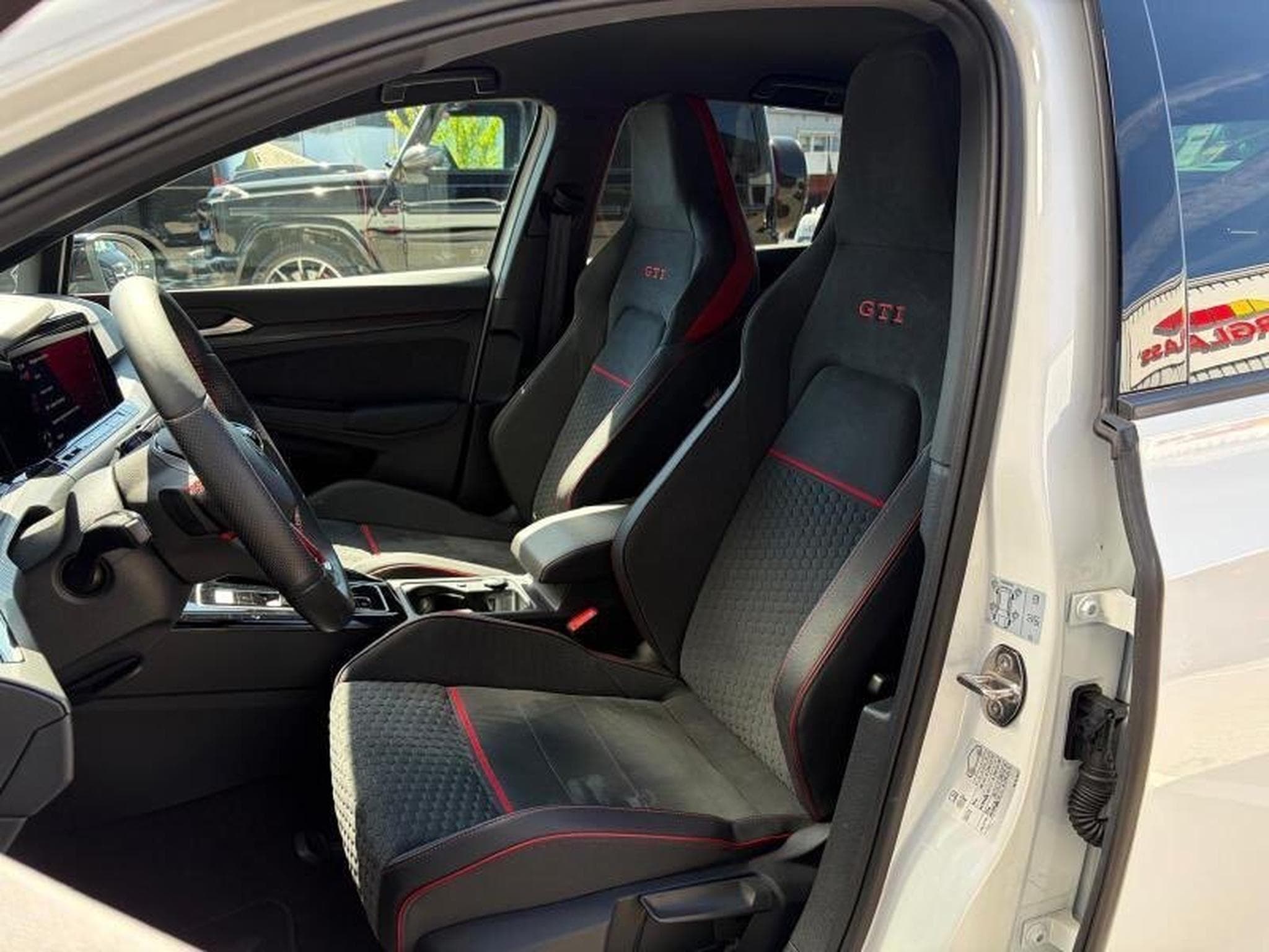 VW GTI GOLF 8 GTI CLUBSPORT 2.0L TSI 300CV AKRAPOVIC (2023) - Foto 7