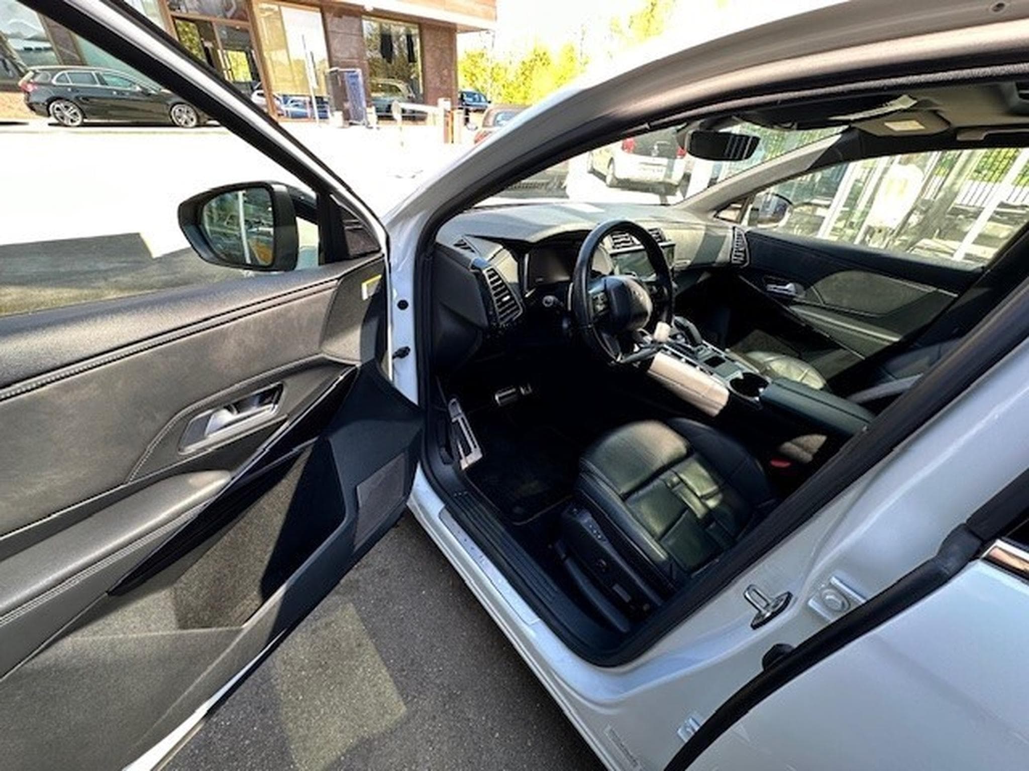 DS Automobiles DS7 Crossback E tense 4x4 300CH OPERA (2021) - Foto 9