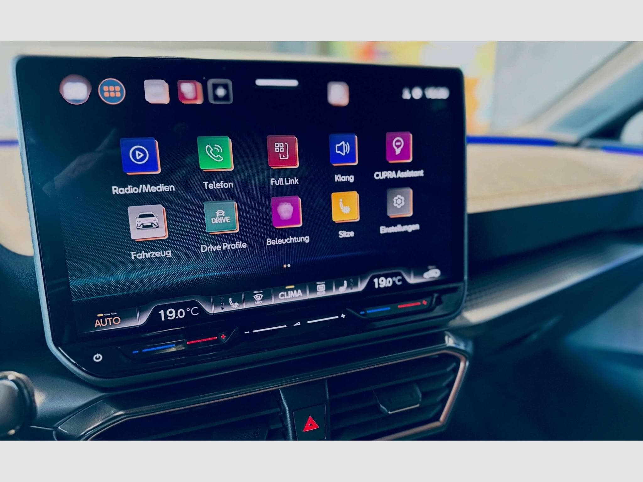 Cupra Leon LEON SPORTSTOURER eTSI DSG (2026) - Photo 12