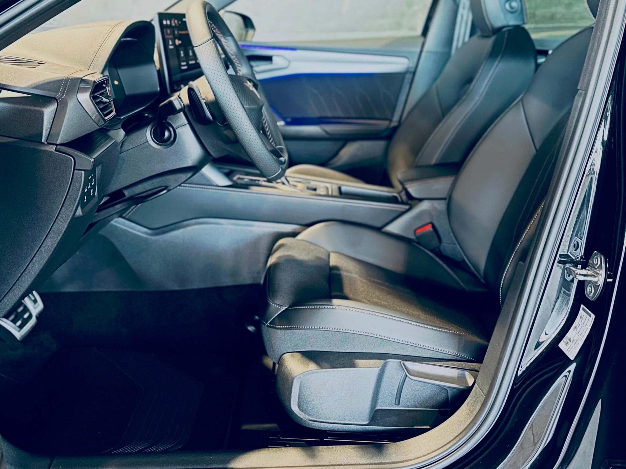 Cupra Leon LEON SPORTSTOURER eTSI DSG (2026) - Photo 7