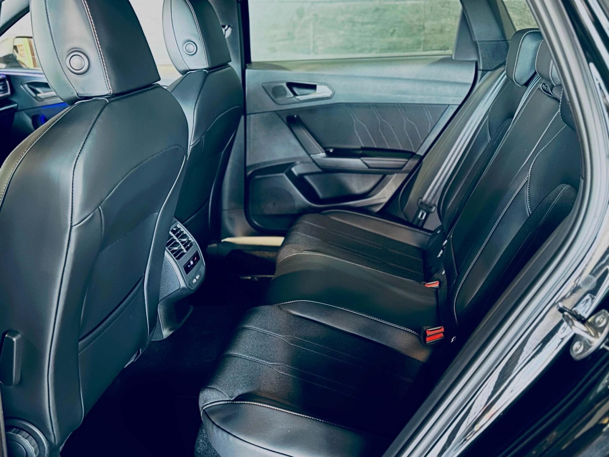 Cupra Leon LEON SPORTSTOURER eTSI DSG (2026) - Photo 14