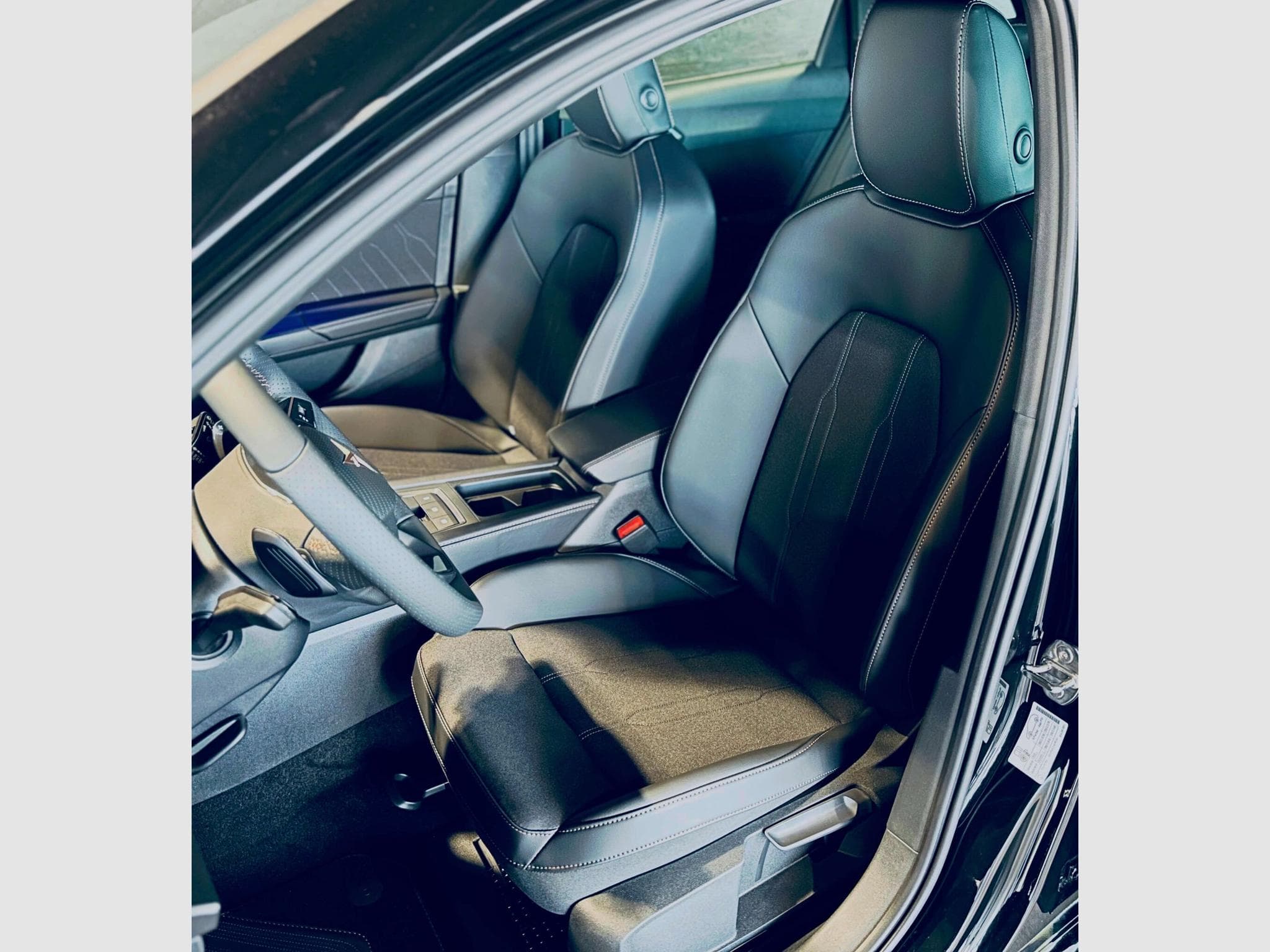 Cupra Leon LEON SPORTSTOURER eTSI DSG (2026) - Photo 8