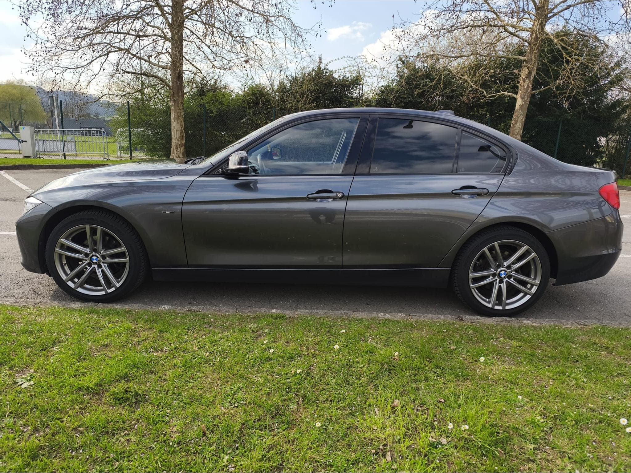 BMW 318 Sport (2014) - Photo 2