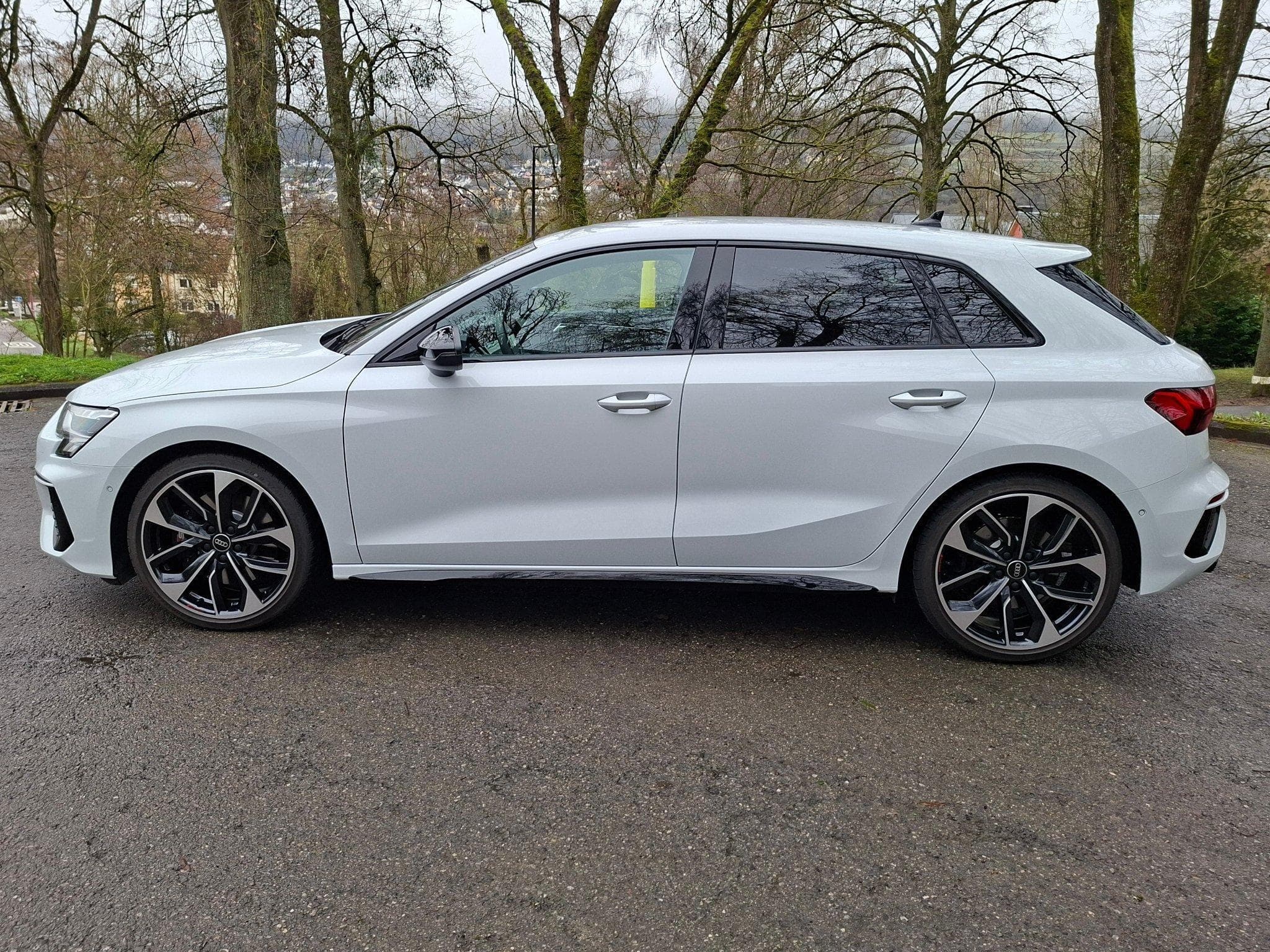 Audi S3 Sportback 2.0 TFSi Quattro S-Tronic (2023) - Photo 2
