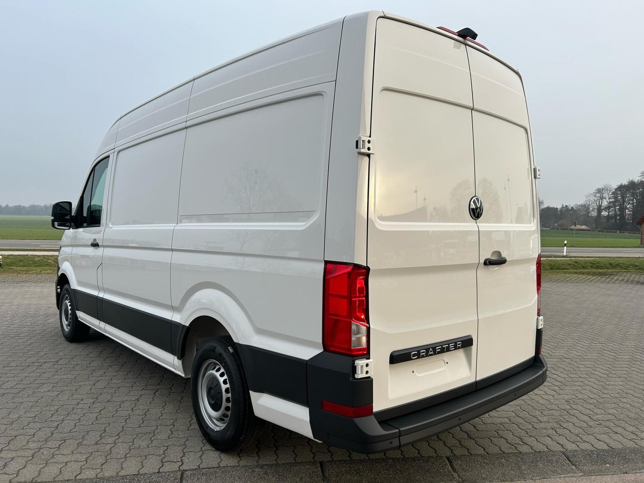 VW Crafter 30 2.0 TDI (2026) - Foto 16