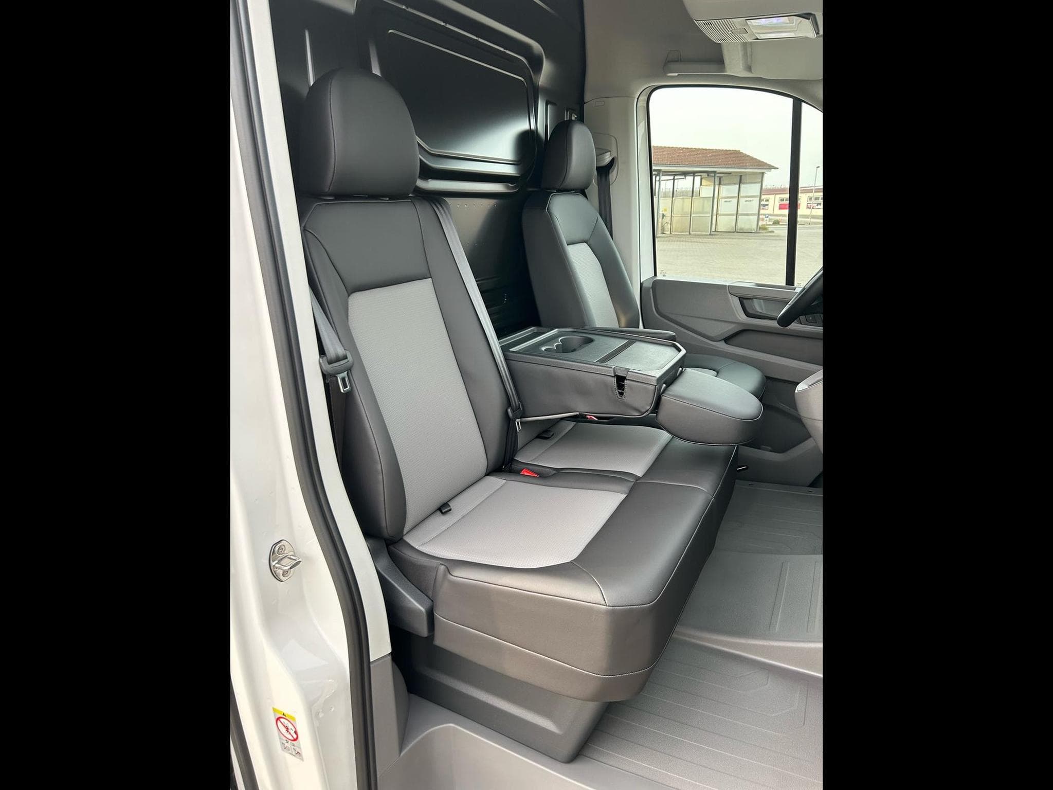 VW Crafter 30 2.0 TDI (2026) - Foto 6