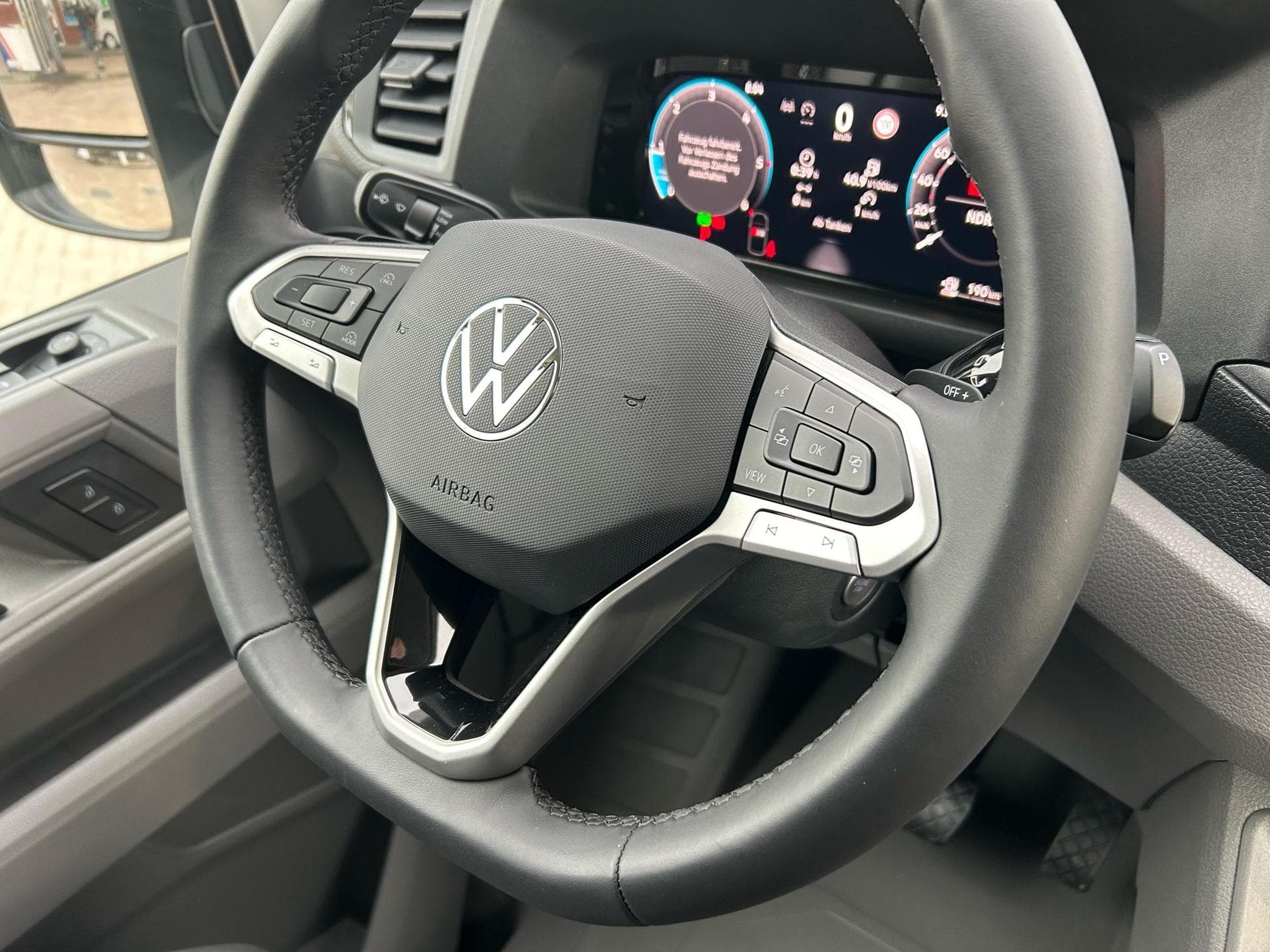 VW Crafter 30 2.0 TDI (2026) - Foto 8