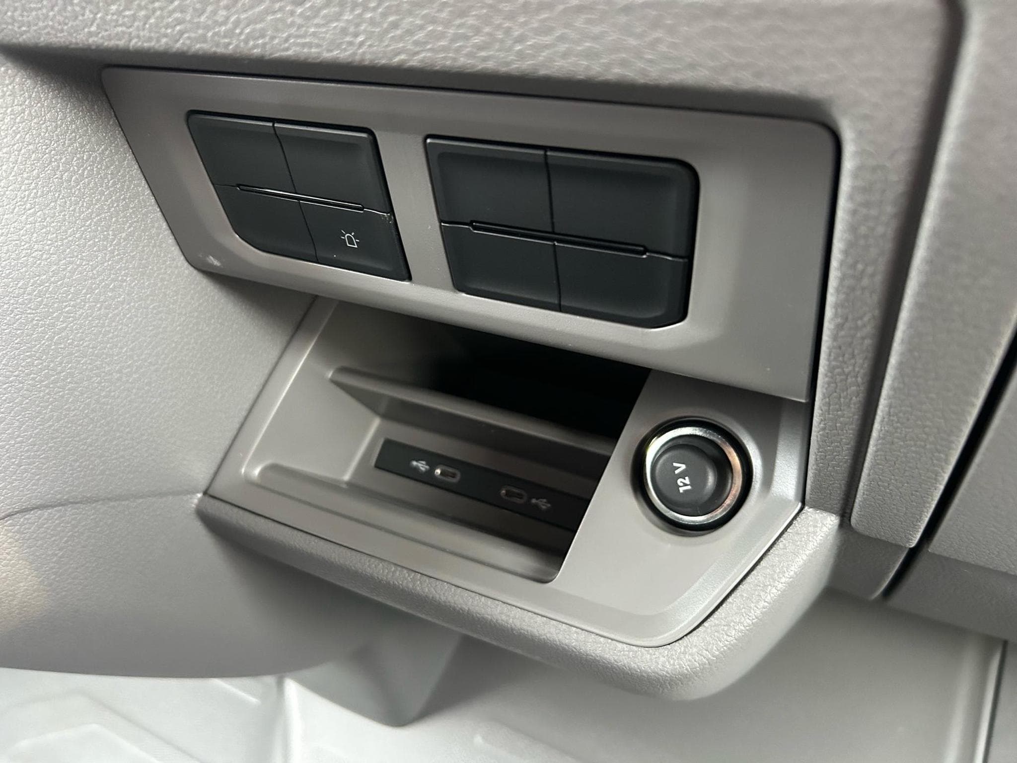 VW Crafter 30 2.0 TDI (2026) - Foto 9