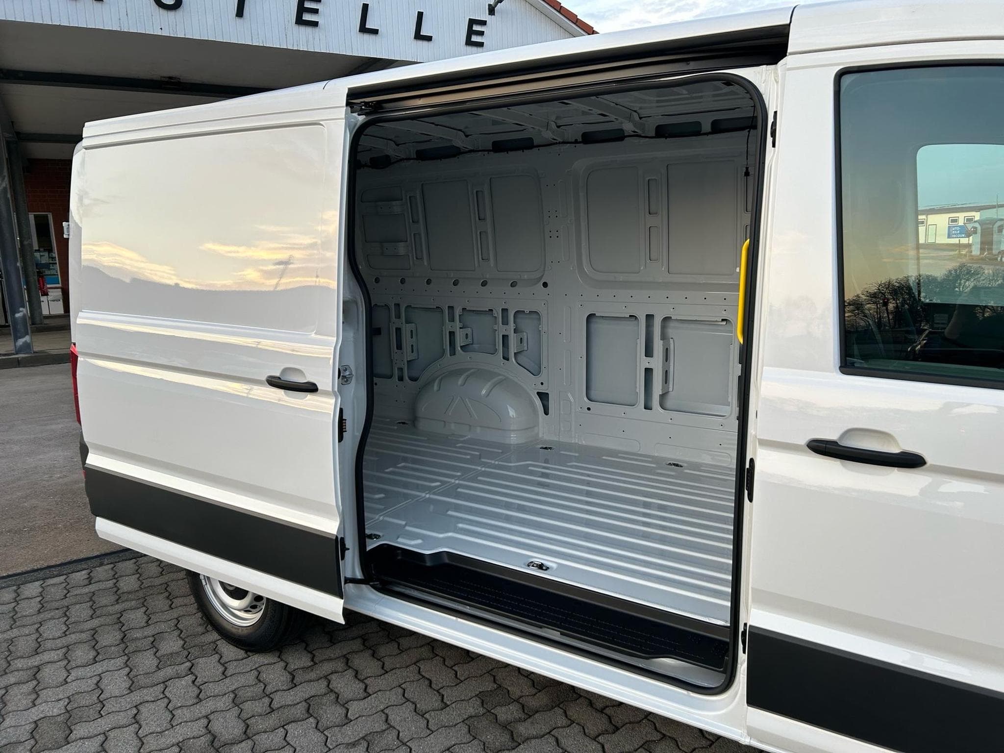VW Crafter 30 2.0 TDI (2026) - Foto 15