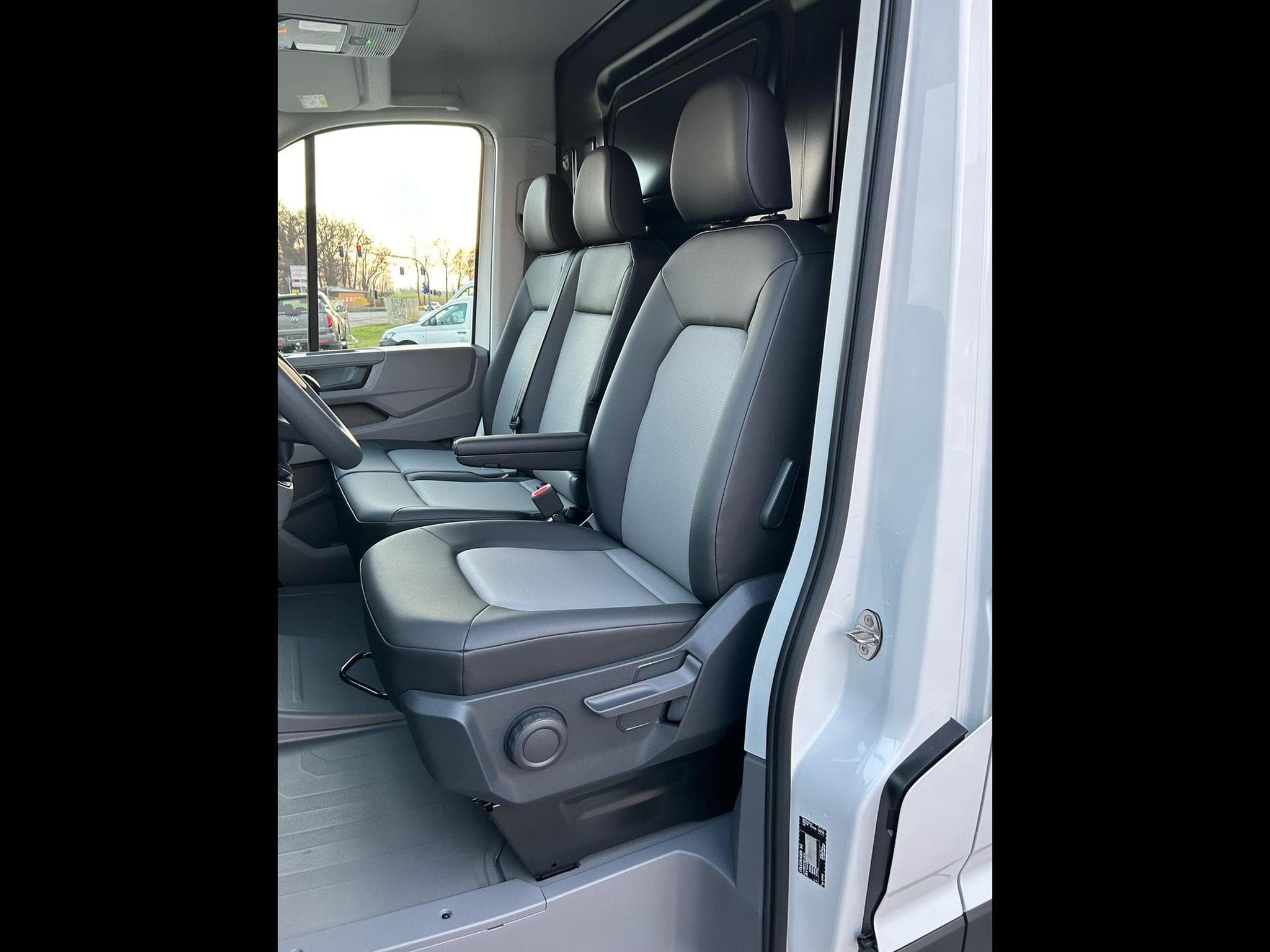 VW Crafter 30 2.0 TDI (2026) - Foto 5