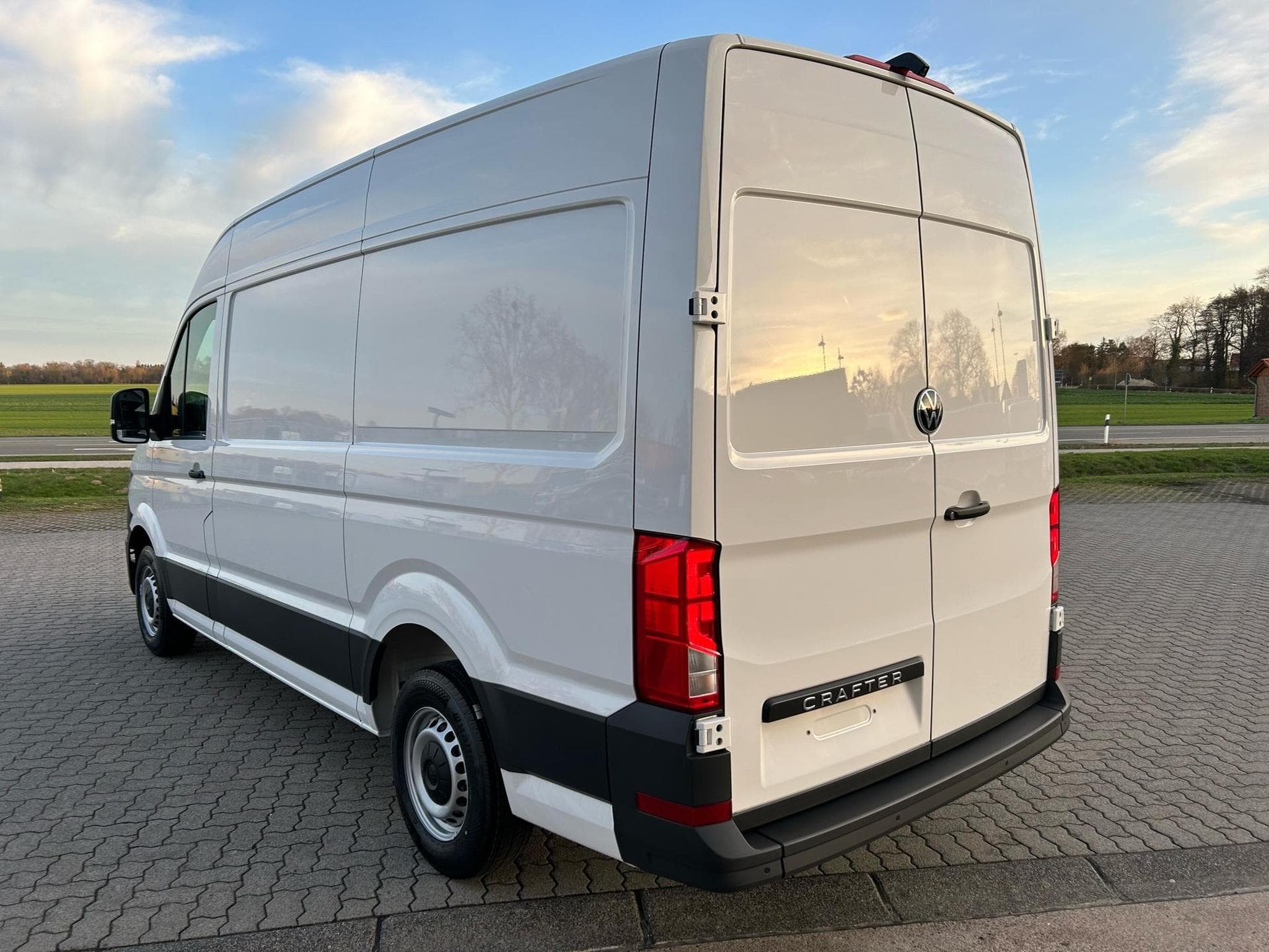VW Crafter 30 2.0 TDI (2026) - Foto 16