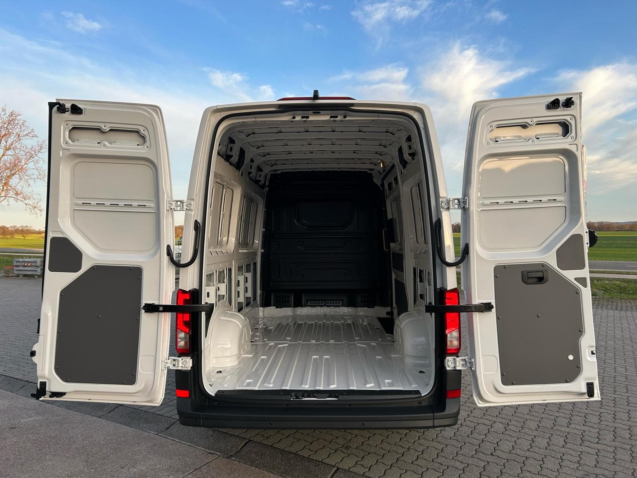 VW Crafter 30 2.0 TDI (2026) - Foto 18