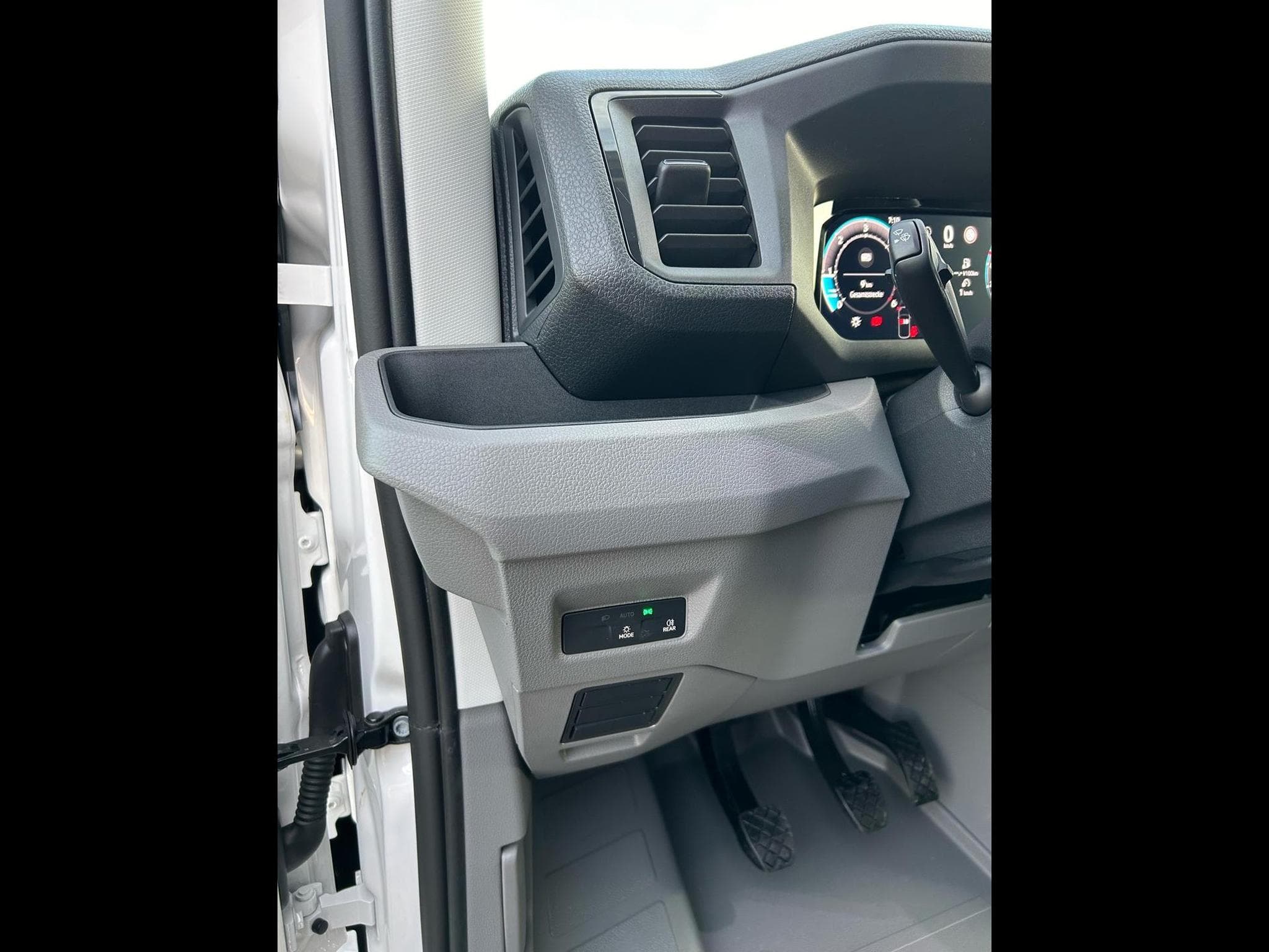 VW Crafter 30 2.0 TDI (2026) - Foto 4