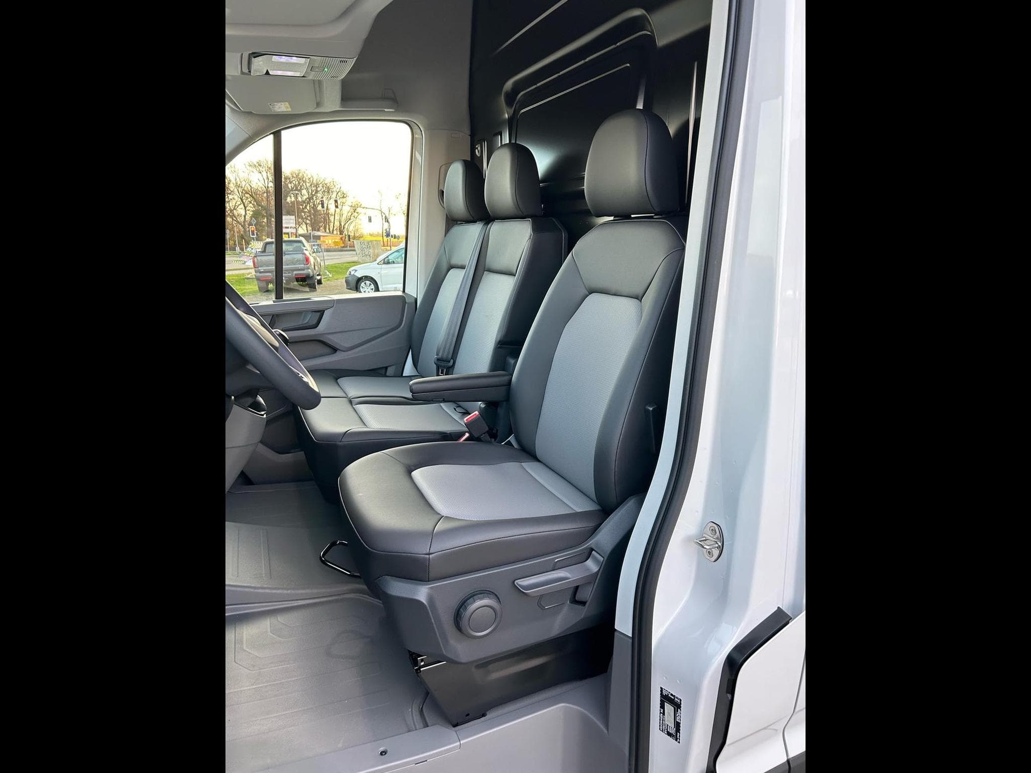 VW Crafter 30 2.0 TDI (2026) - Foto 5