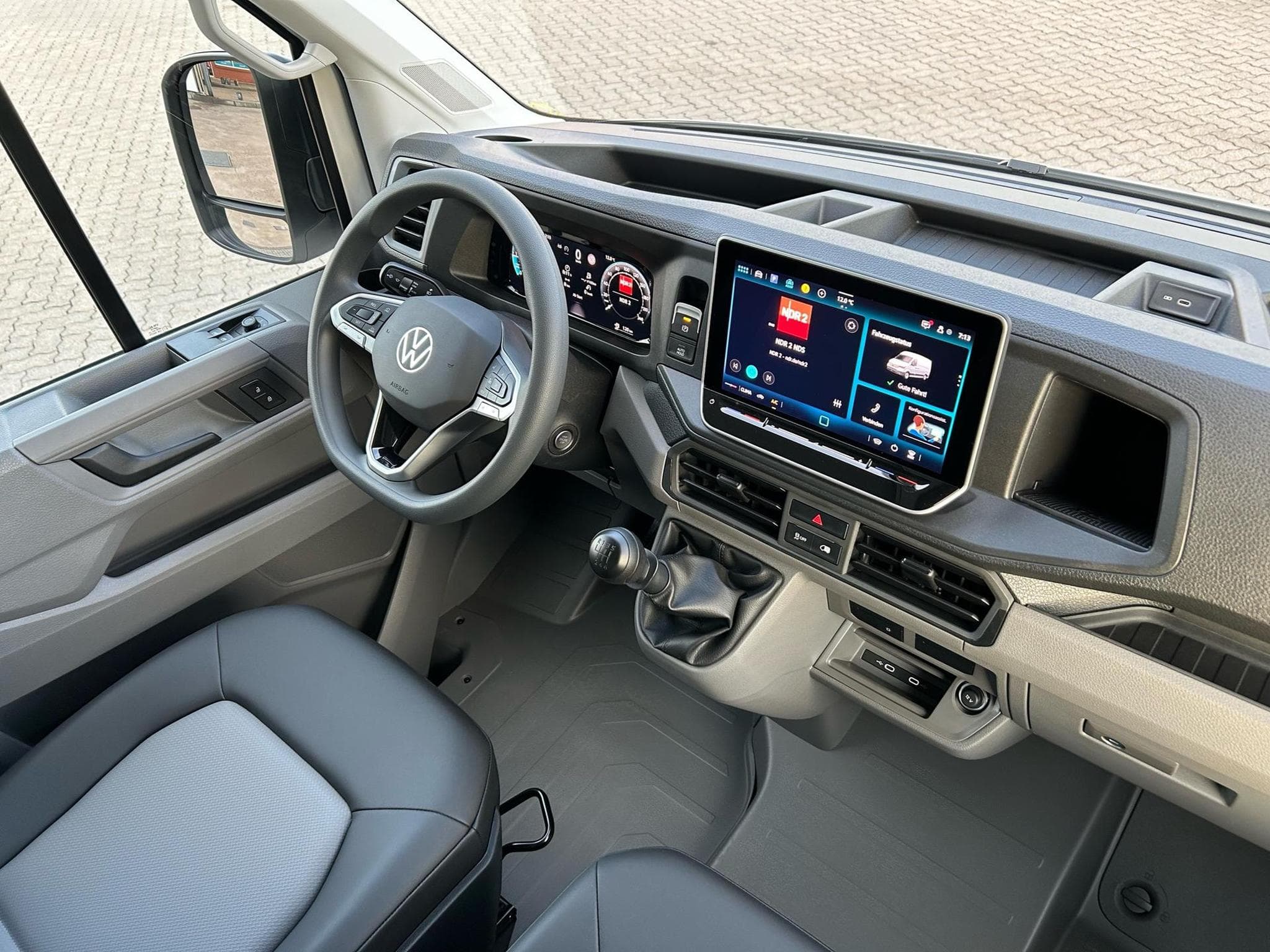 VW Crafter 30 2.0 TDI (2026) - Foto 7