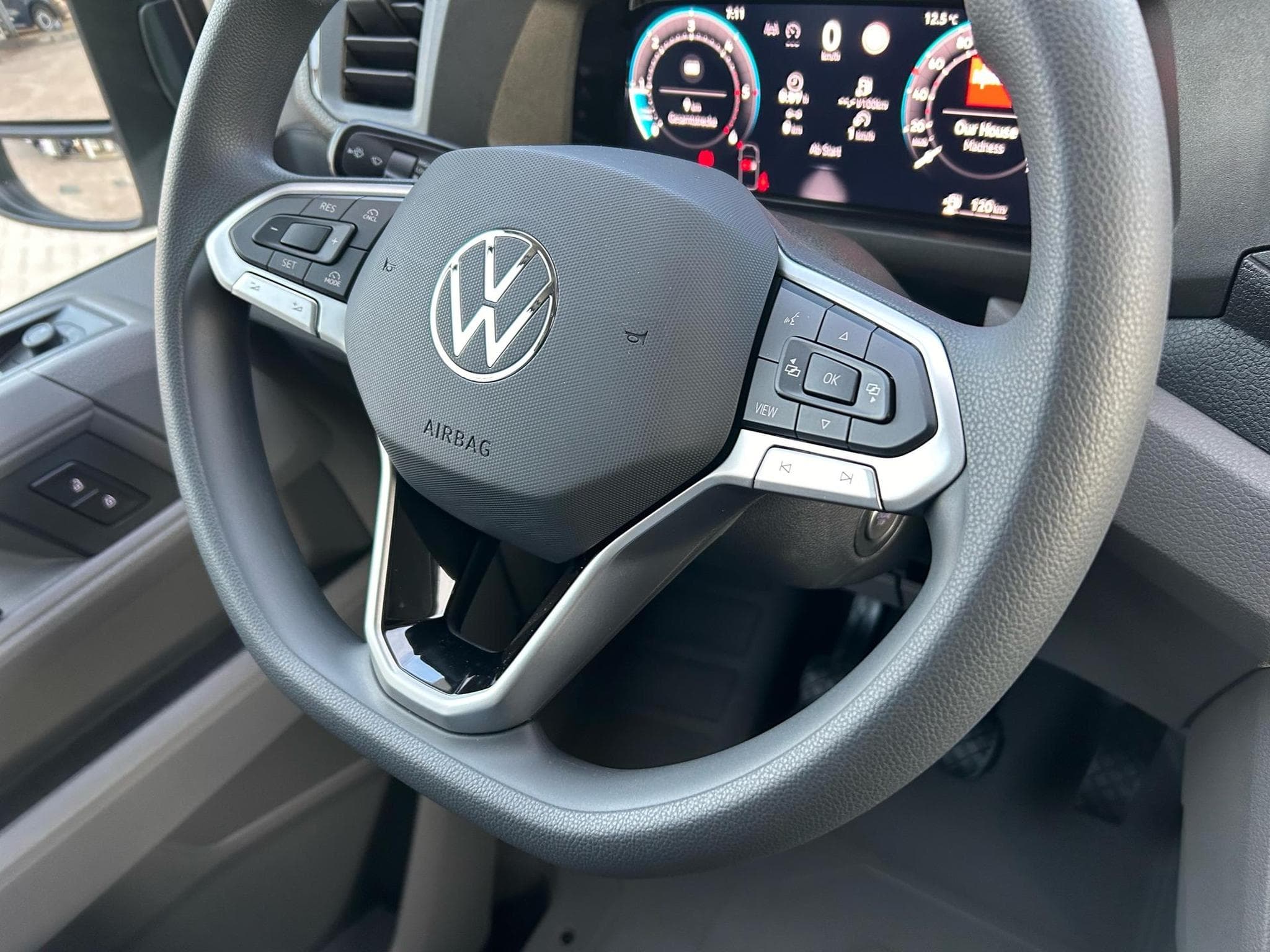 VW Crafter 30 2.0 TDI (2026) - Foto 8