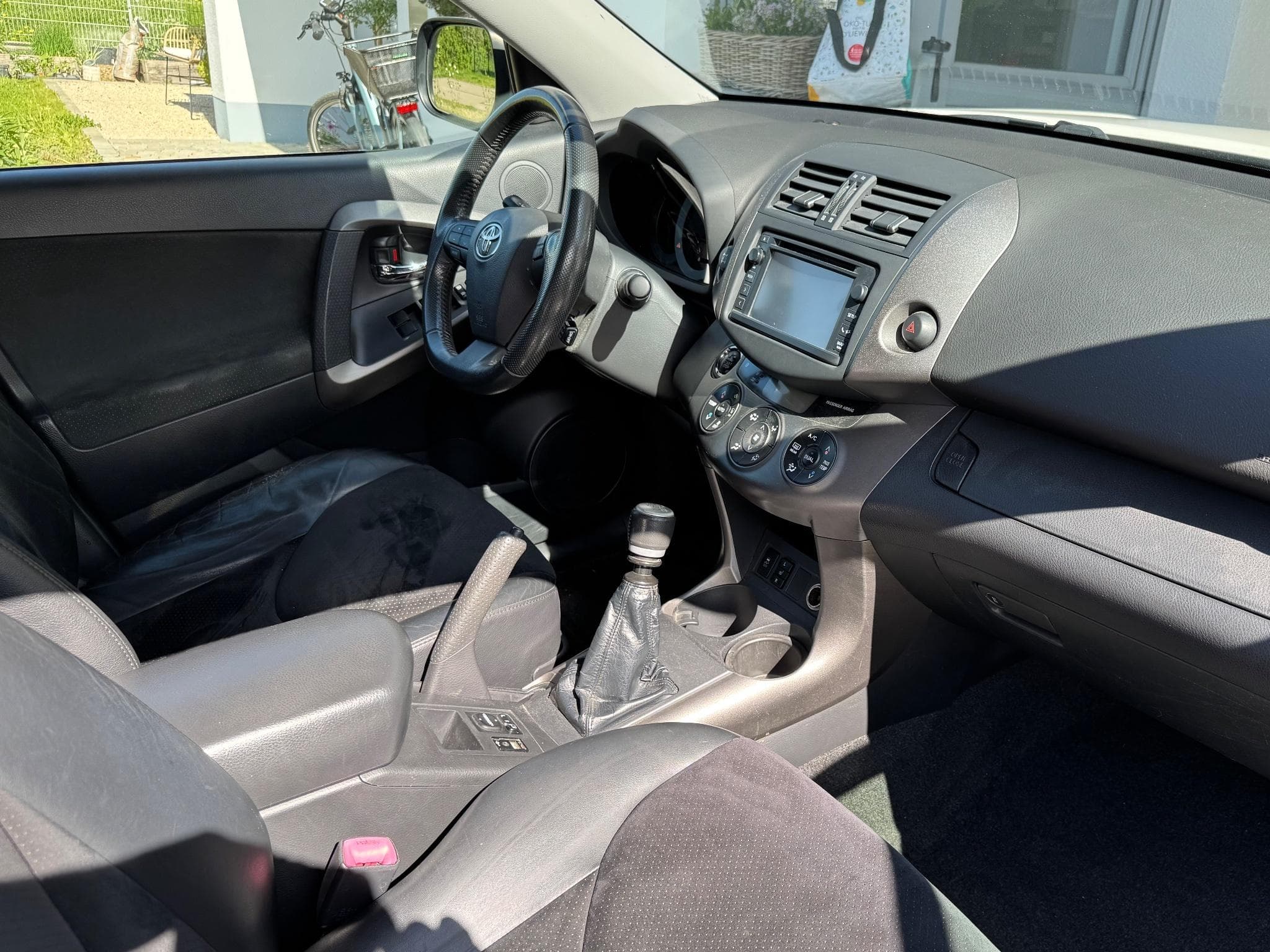 Toyota Rav 4 2.2 D-4d 4x4 Life (2012) - Photo 8