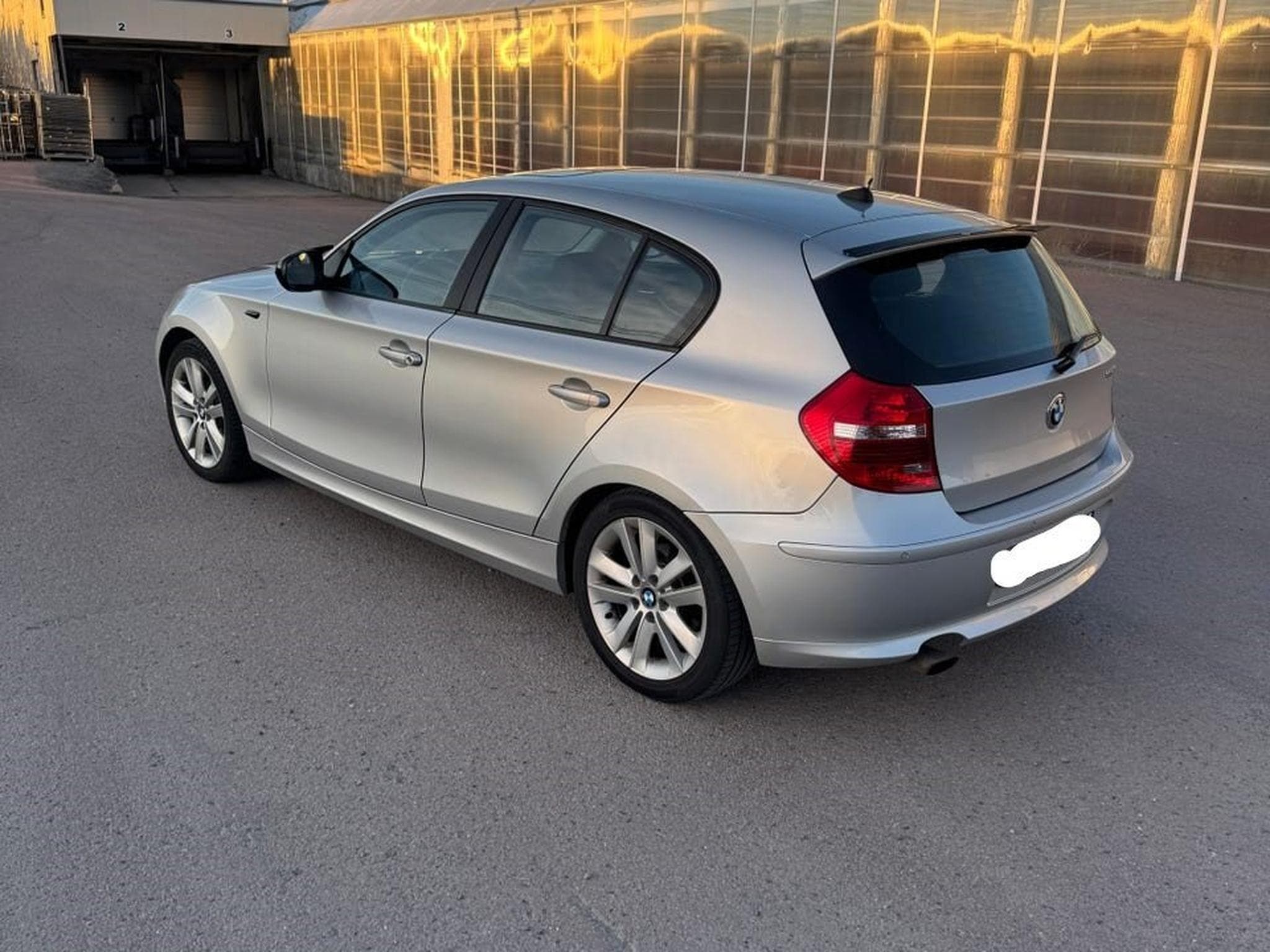 BMW Série 1 2.0d Manuelle (2010) - Foto 2