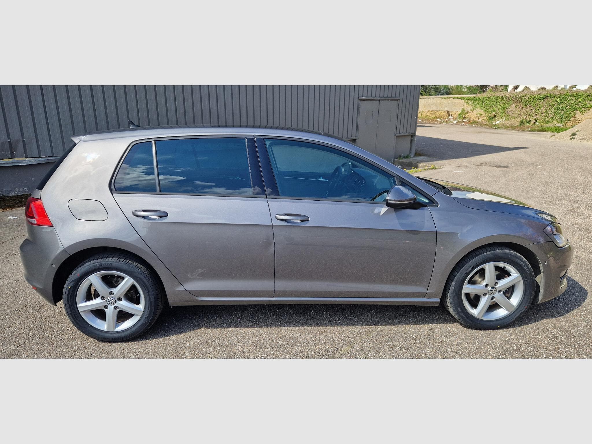 VW Golf 1.6 tdi 105 ch Highline (2014) - Photo 2