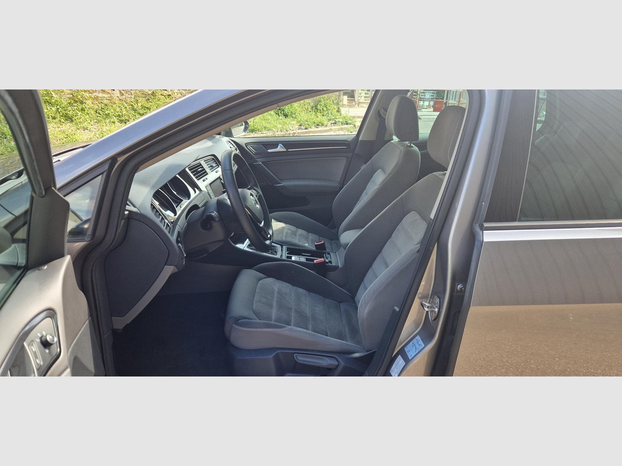 VW Golf 1.6 tdi 105 ch Highline (2014) - Photo 10