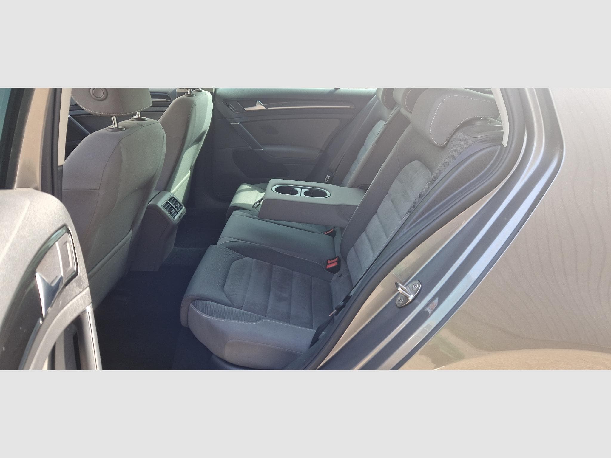 VW Golf 1.6 tdi 105 ch Highline (2014) - Photo 11