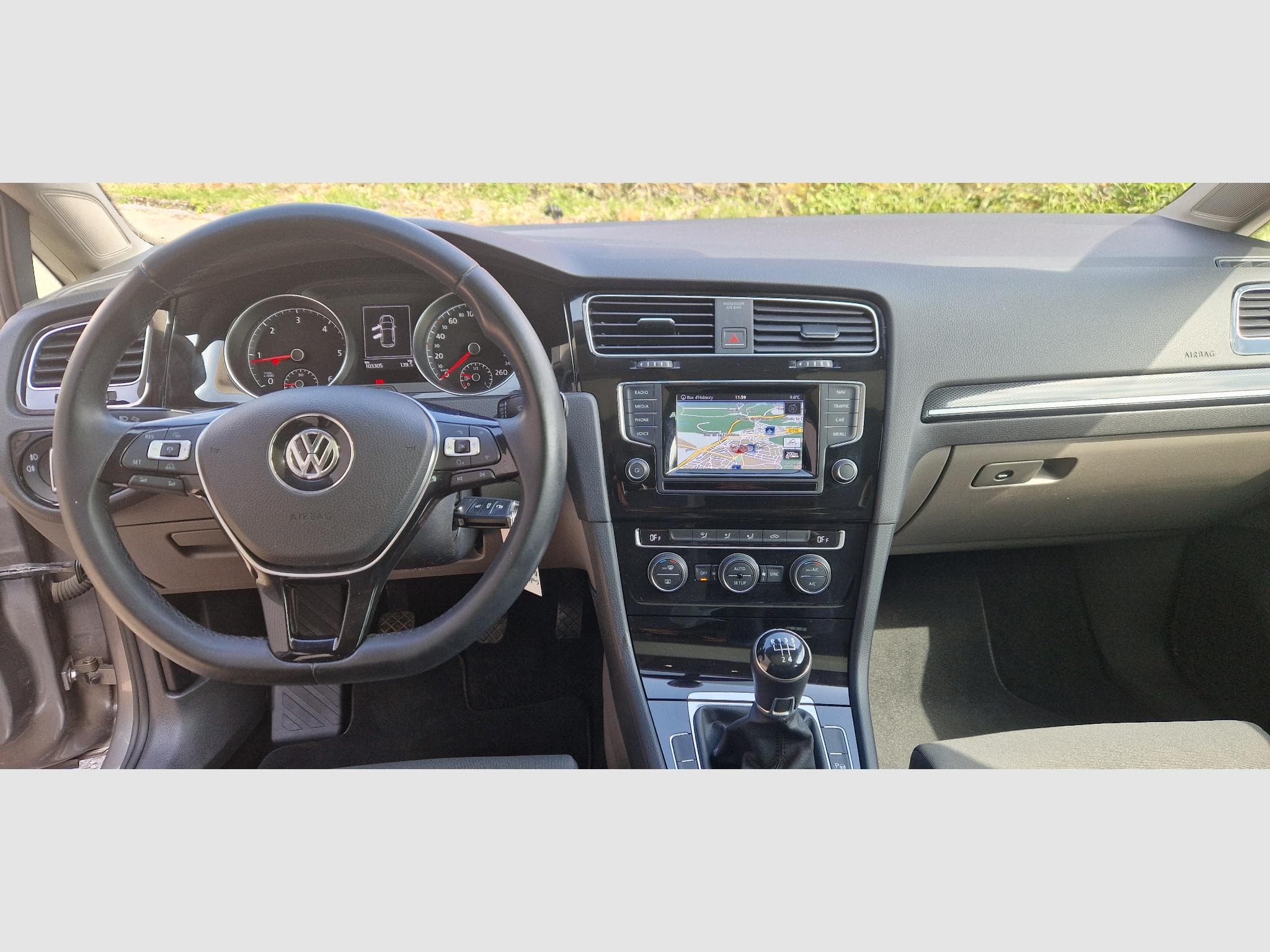 VW Golf 1.6 tdi 105 ch Highline (2014) - Photo 12