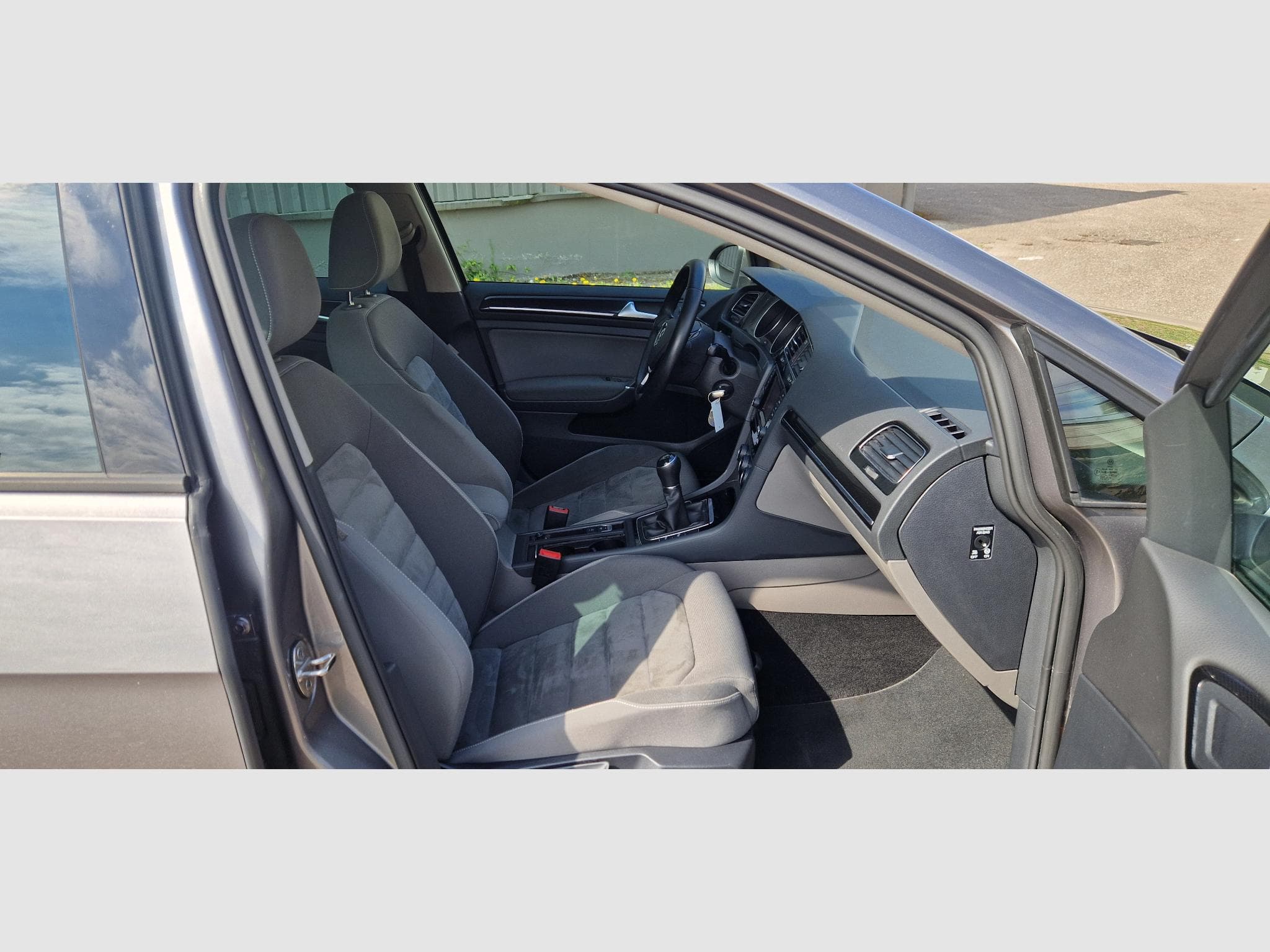 VW Golf 1.6 tdi 105 ch Highline (2014) - Photo 13