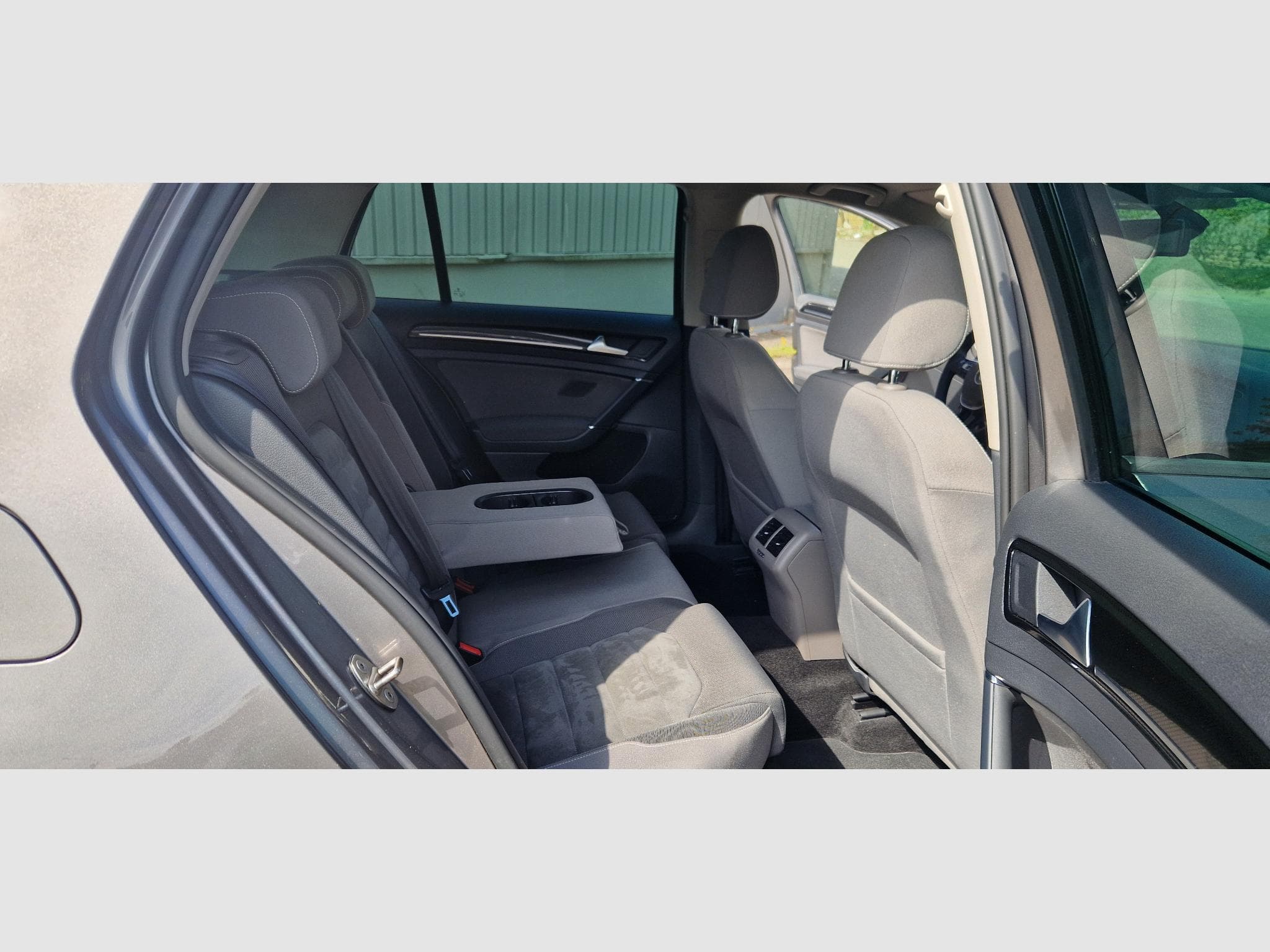 VW Golf 1.6 tdi 105 ch Highline (2014) - Photo 14