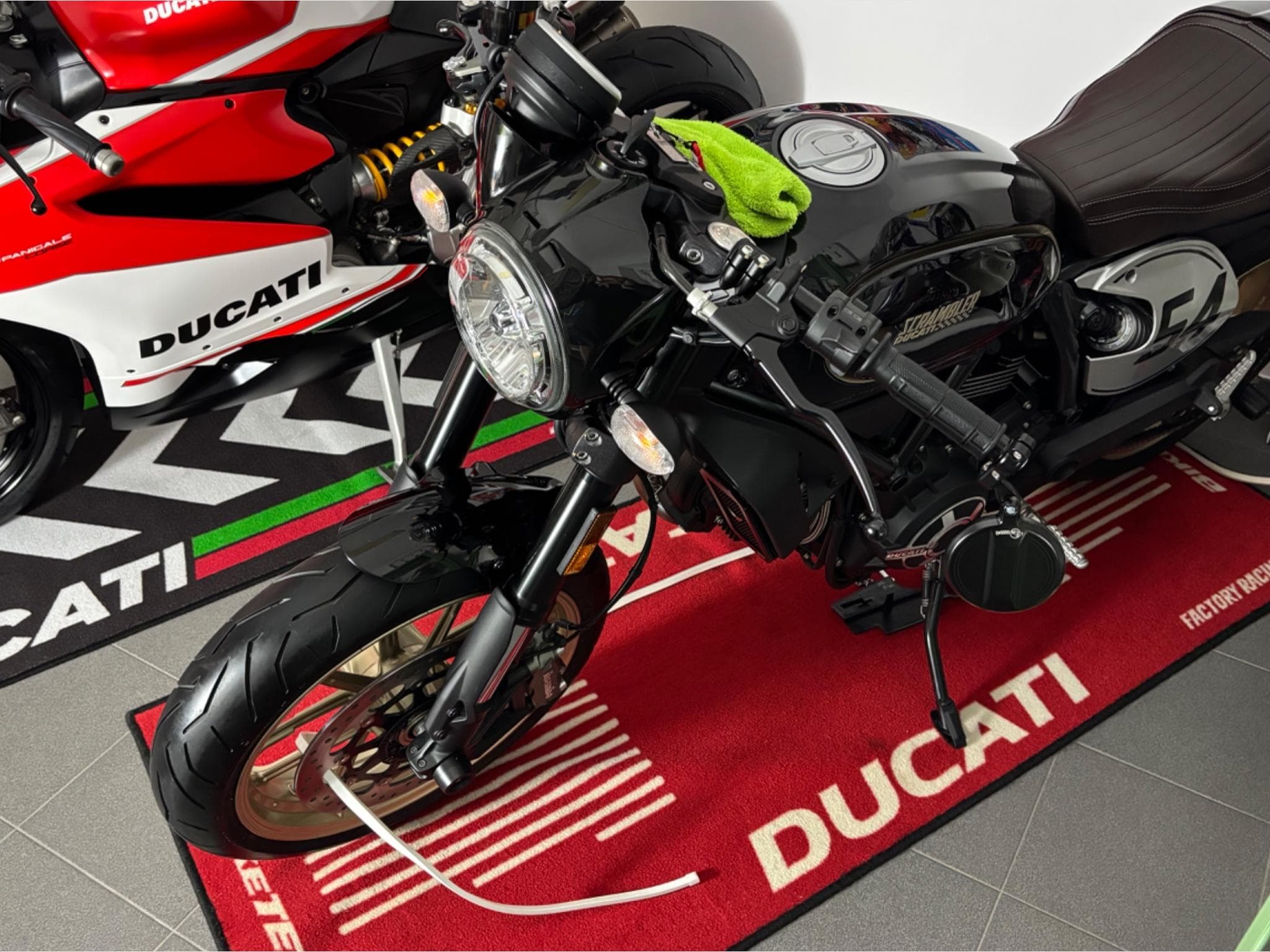 Ducati Scrambler Café Racer (2018) - Photo 4