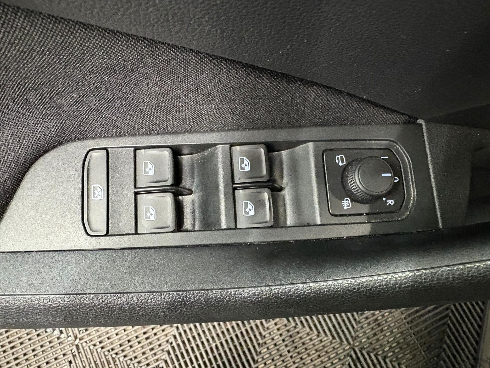 Skoda Kamiq Selection 1.0 TSI 115 DSG7 (2025) - Photo 10