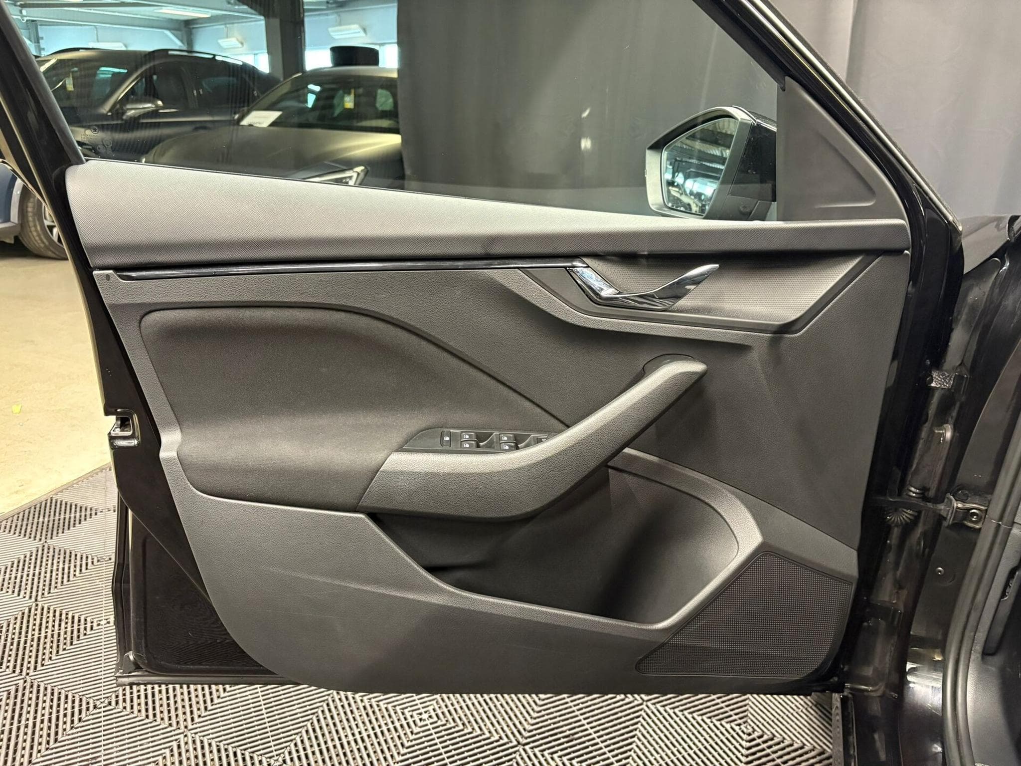 Skoda Kamiq Selection 1.0 TSI 115 DSG7 (2025) - Photo 8