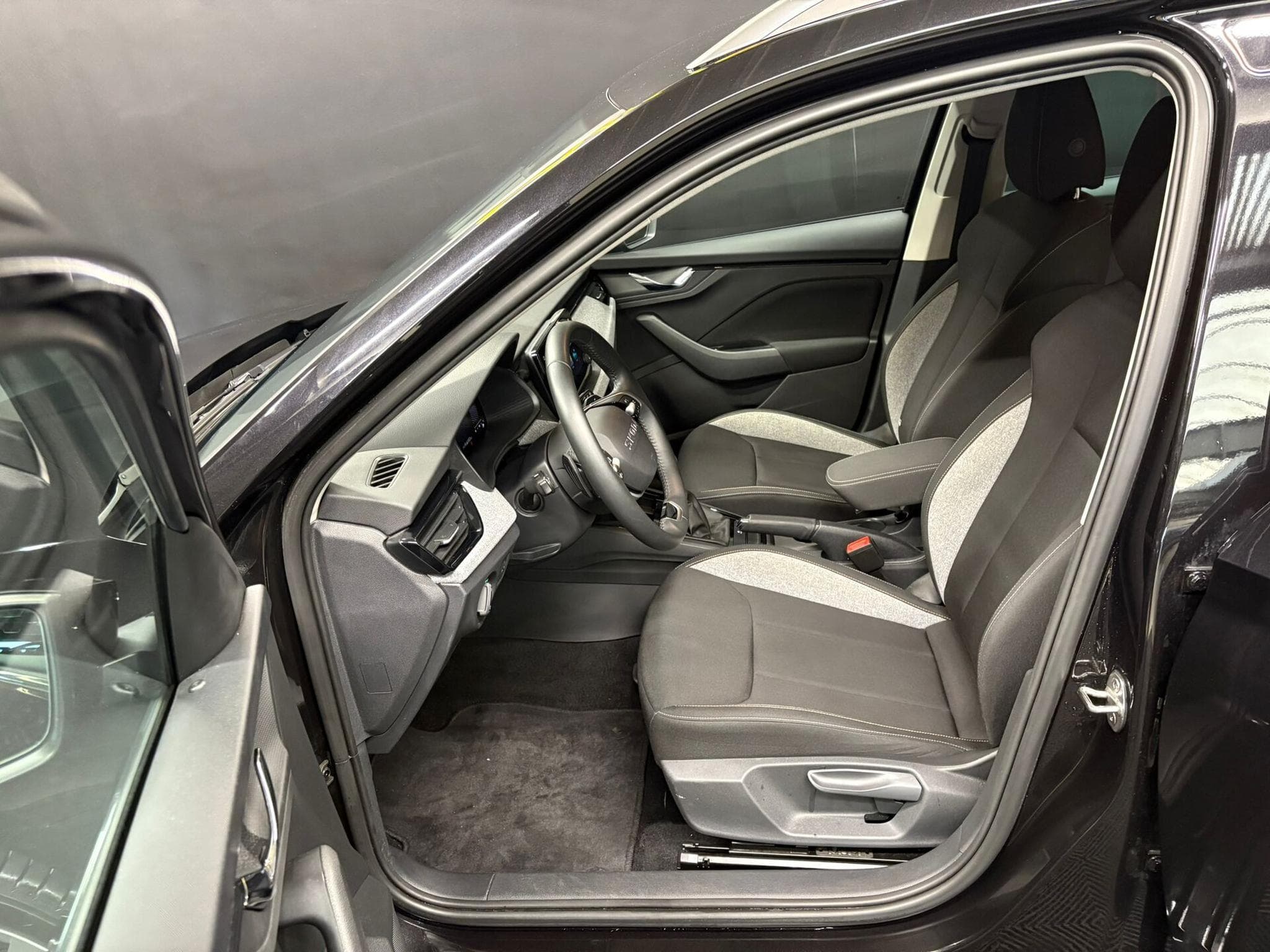 Skoda Kamiq Selection 1.0 TSI 115 DSG7 (2025) - Photo 9