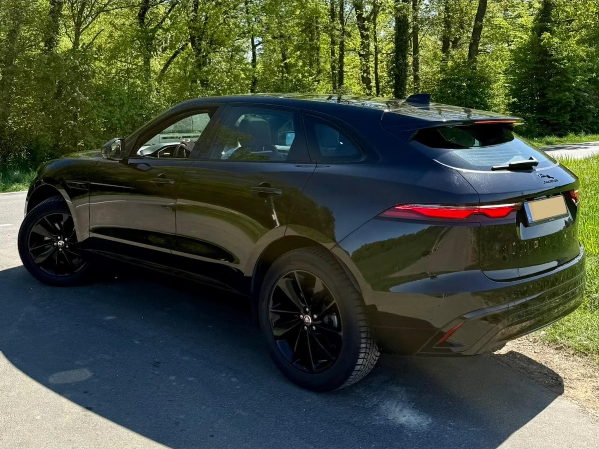 Jaguar F-Pace P250 R-DYNAMIC SE AWD (2022) - Photo 5