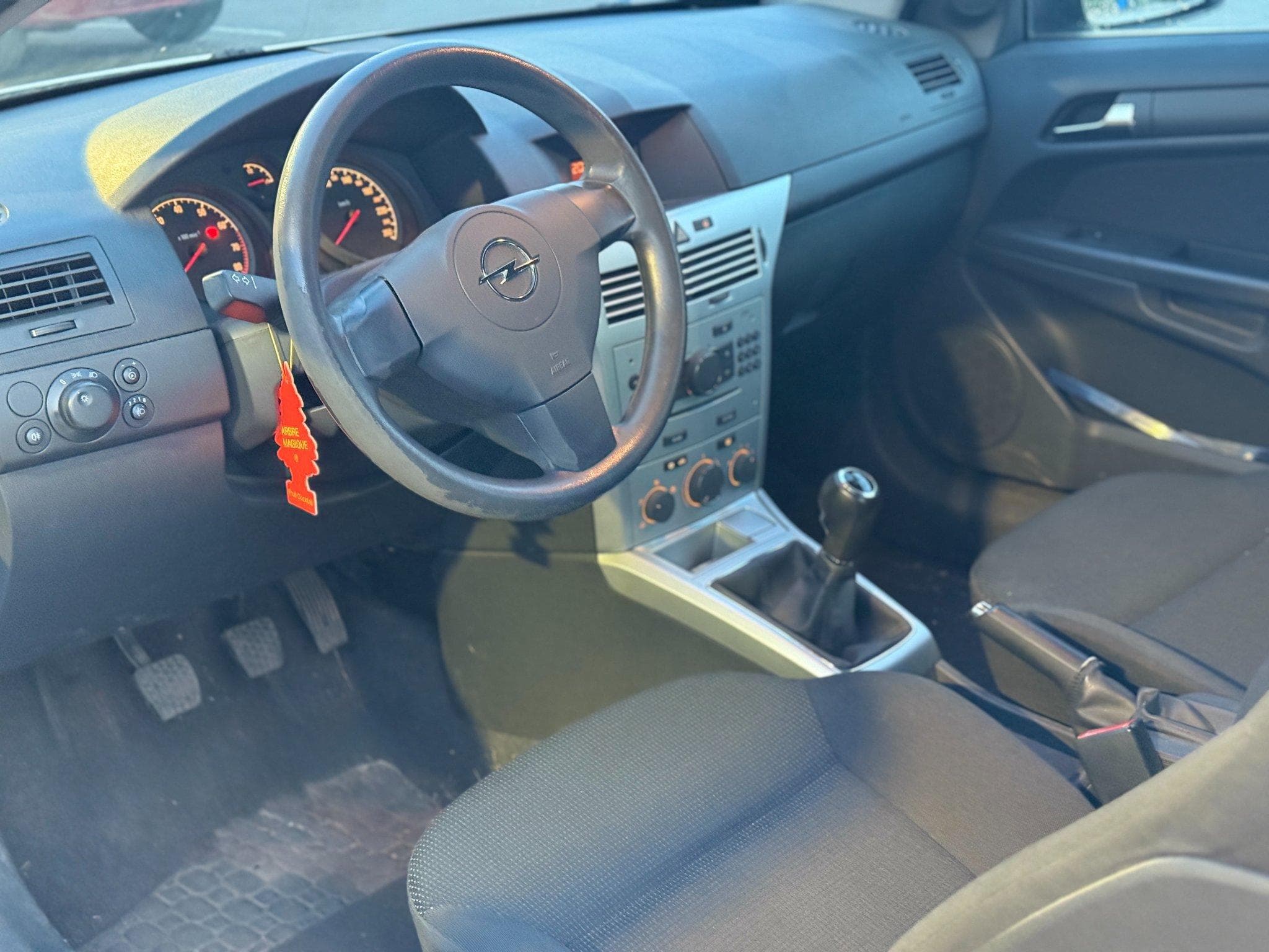 Opel Astra GTC 1.4 Coupé 90 (2009) - Photo 7