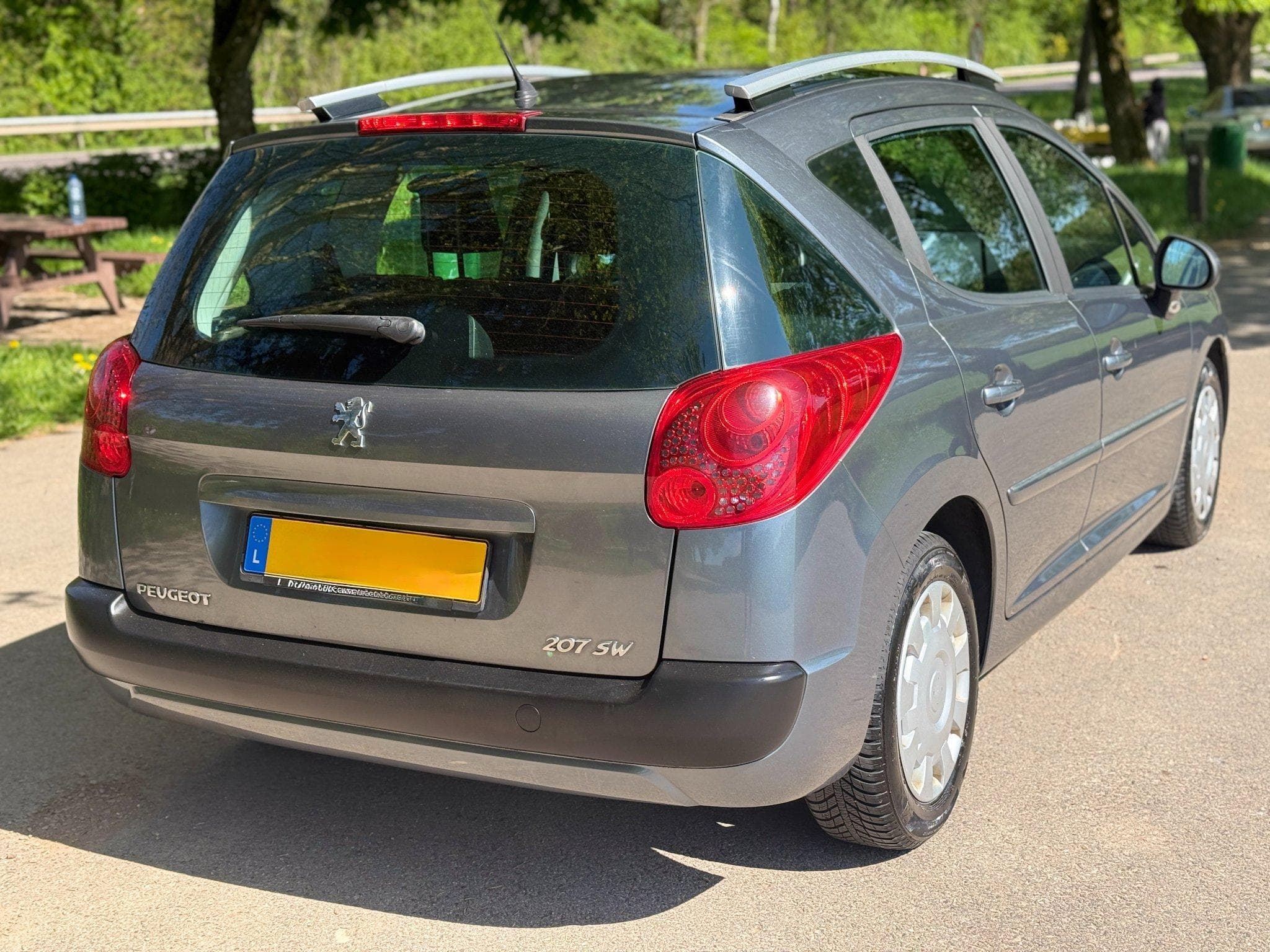 Peugeot 207 SW 1.4 Break 95 (2011) - Photo 4