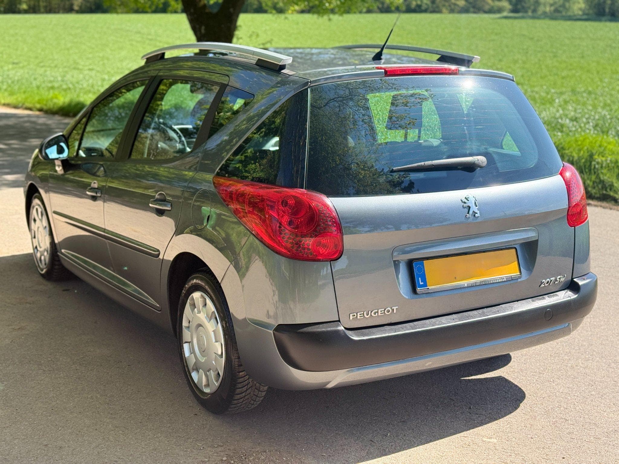 Peugeot 207 SW 1.4 Break 95 (2011) - Photo 6